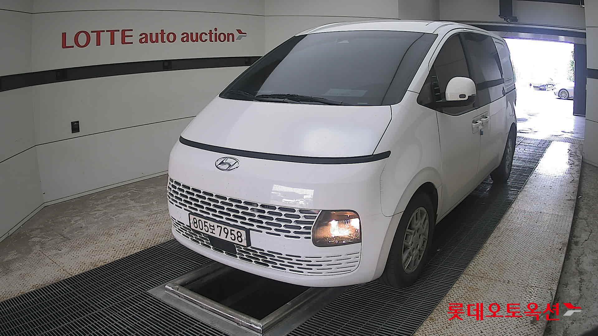 2022 - hyundai staria
