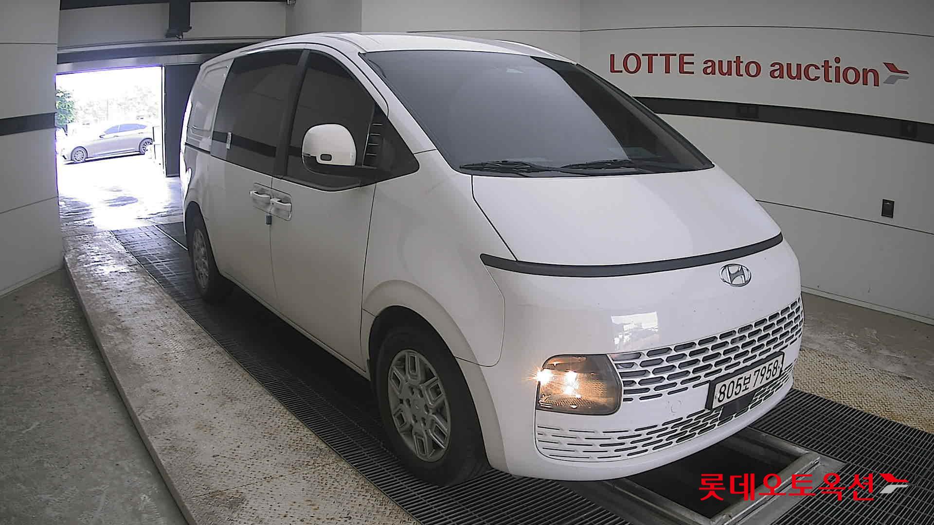 2022 - hyundai staria