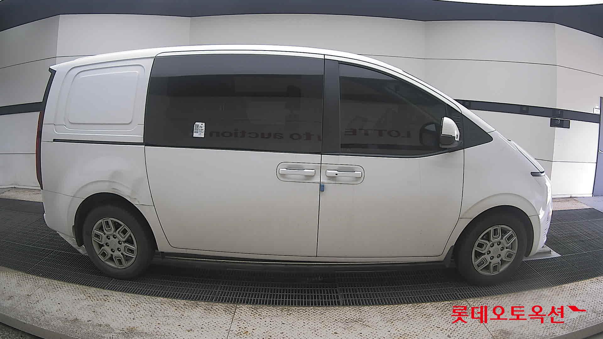 2022 - hyundai staria