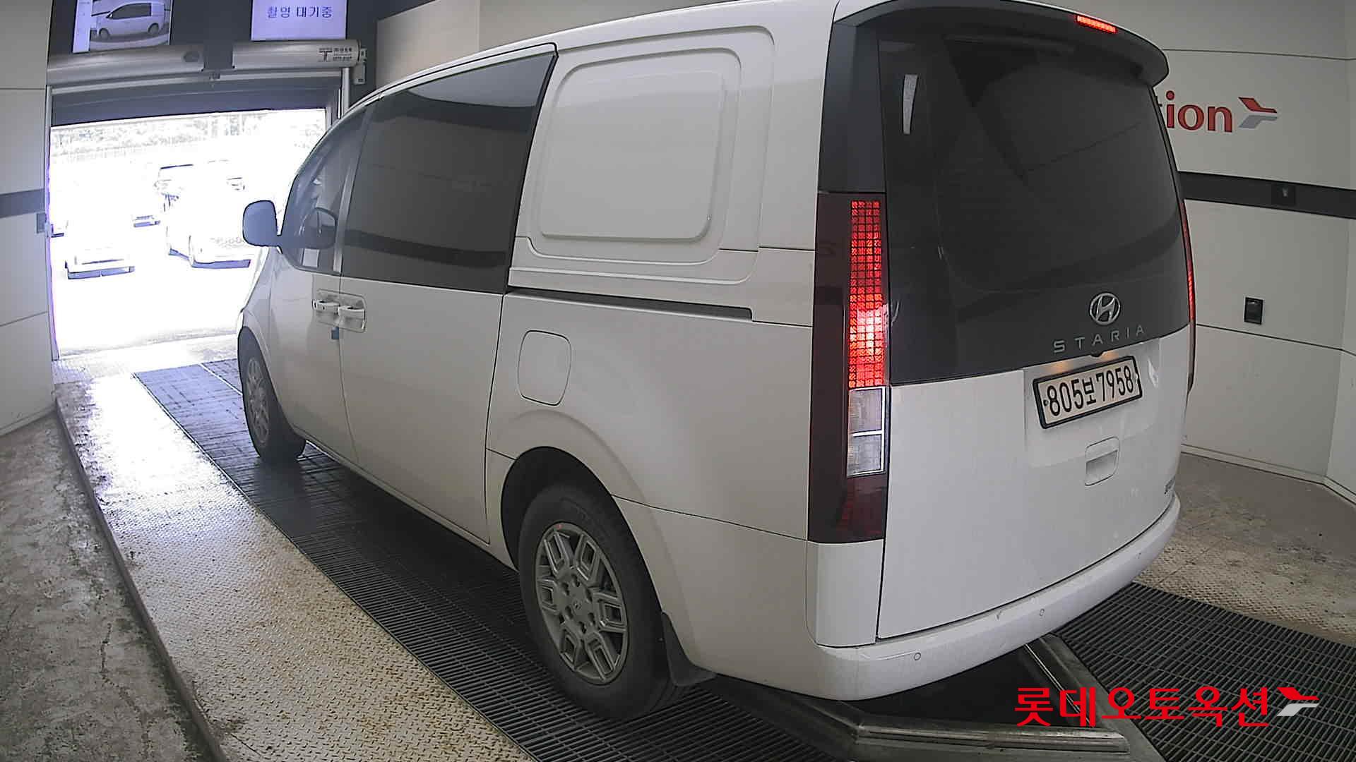 2022 - hyundai staria