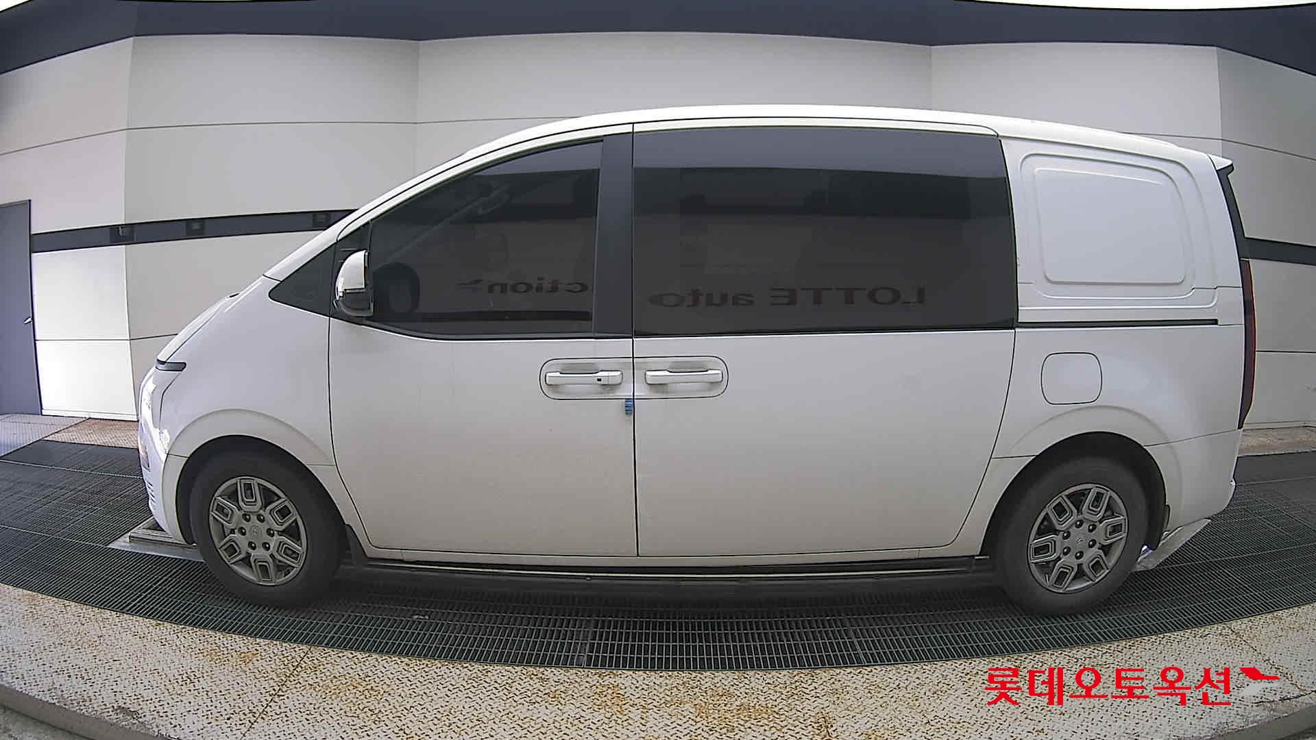 2022 - hyundai staria
