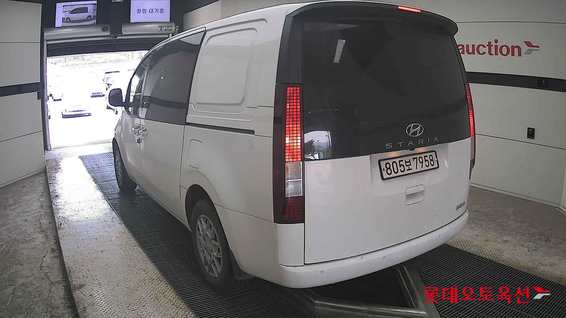 2022 - hyundai staria