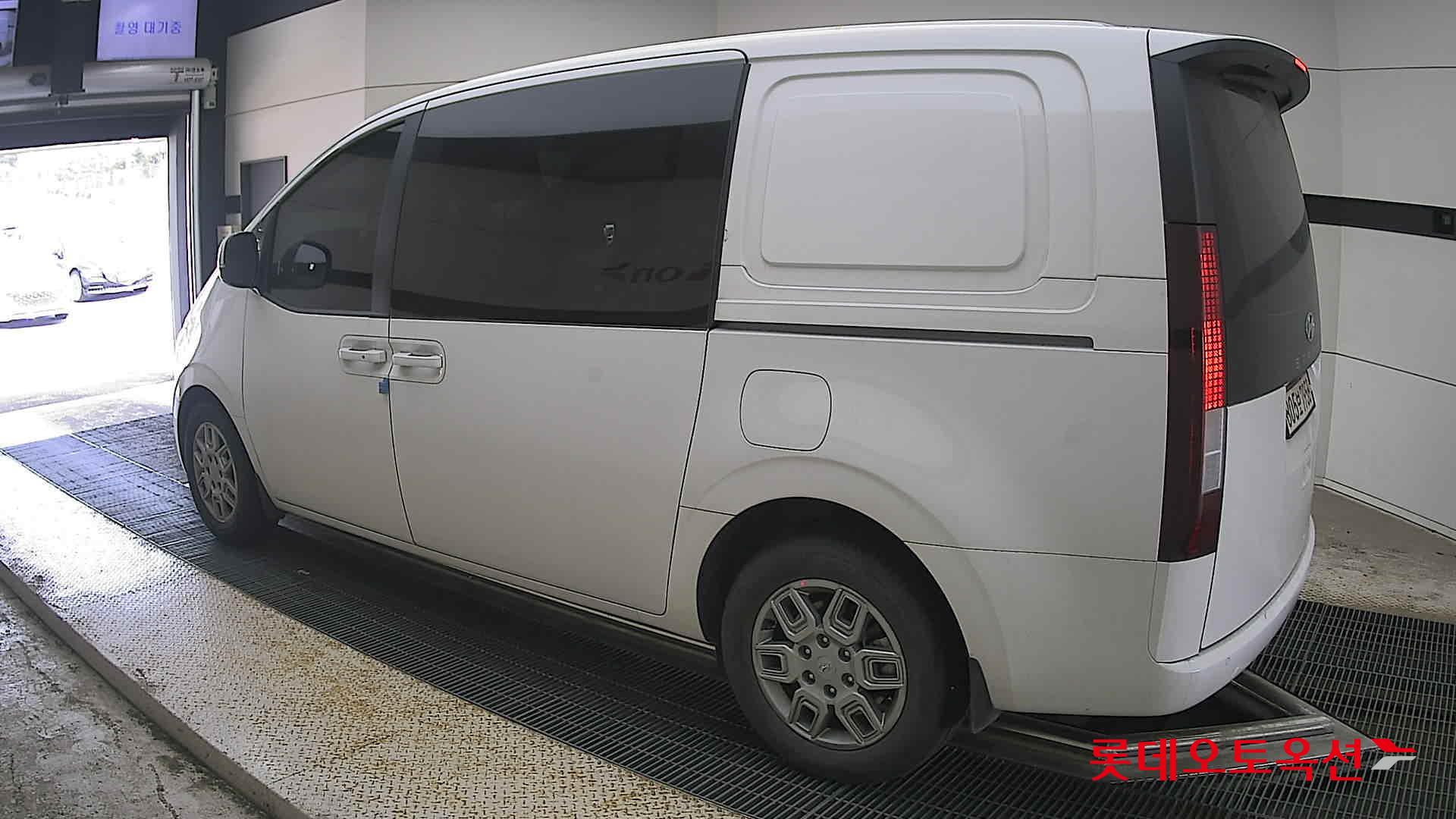 2022 - hyundai staria