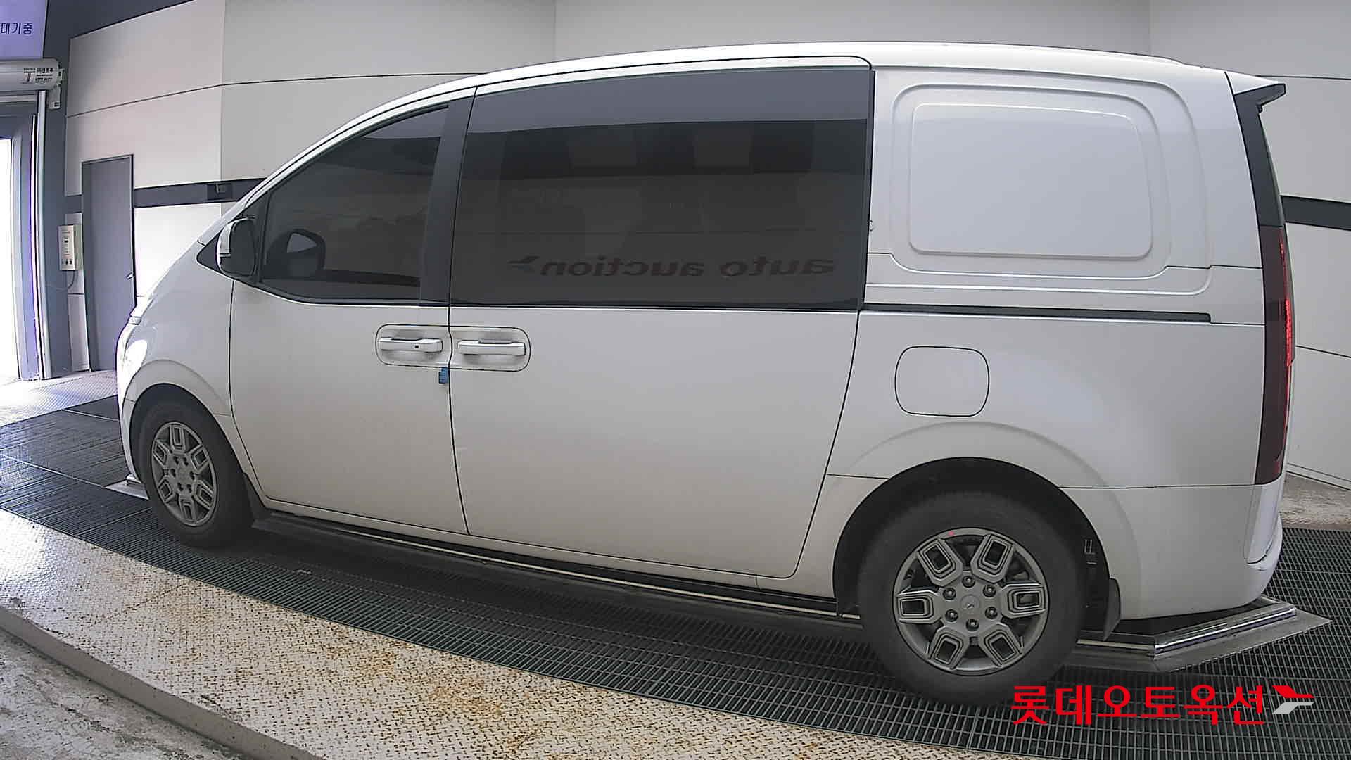 2022 - hyundai staria