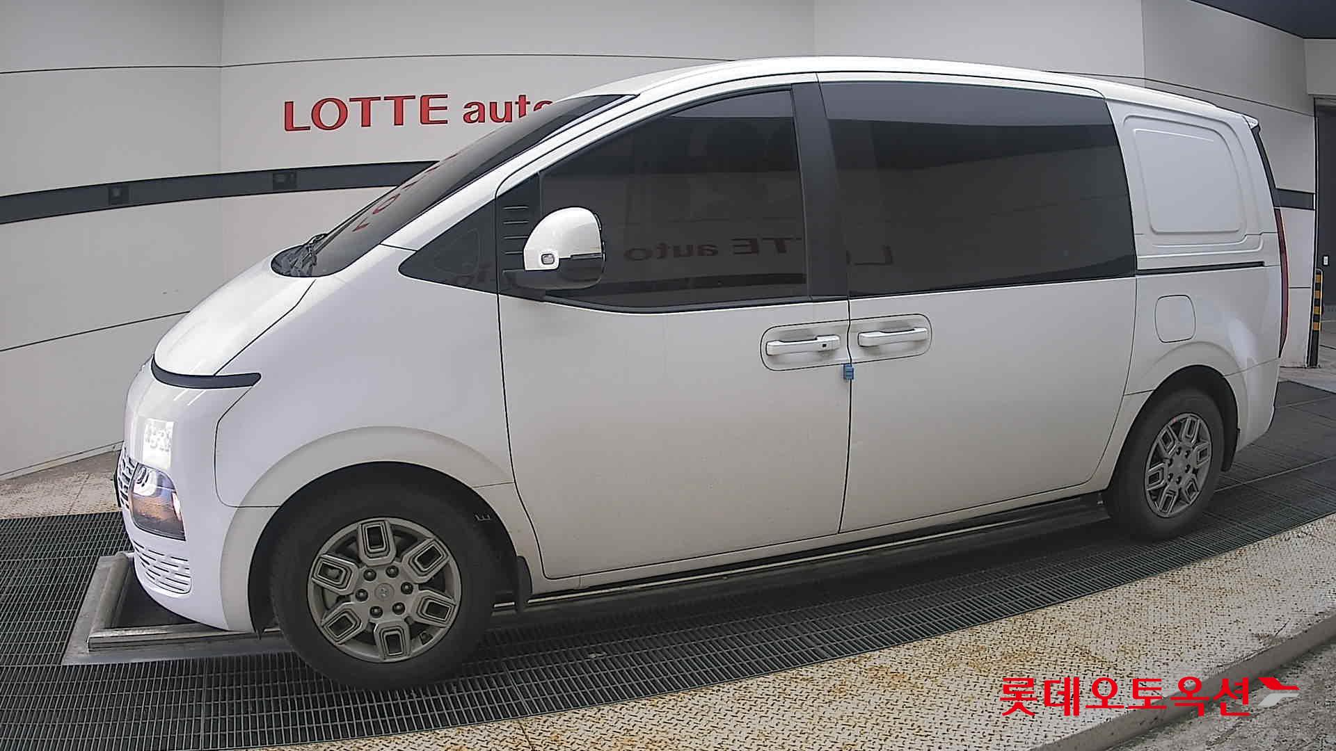2022 - hyundai staria