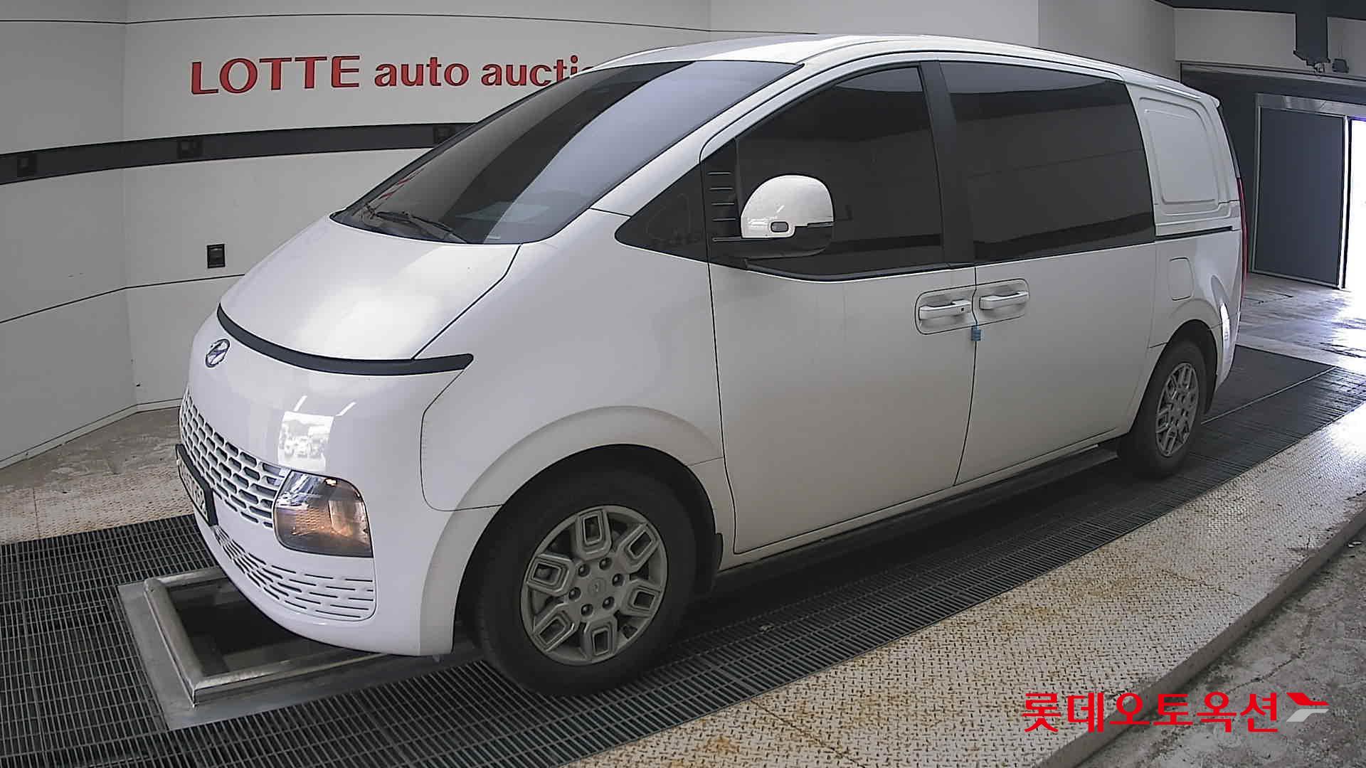 2022 - hyundai staria