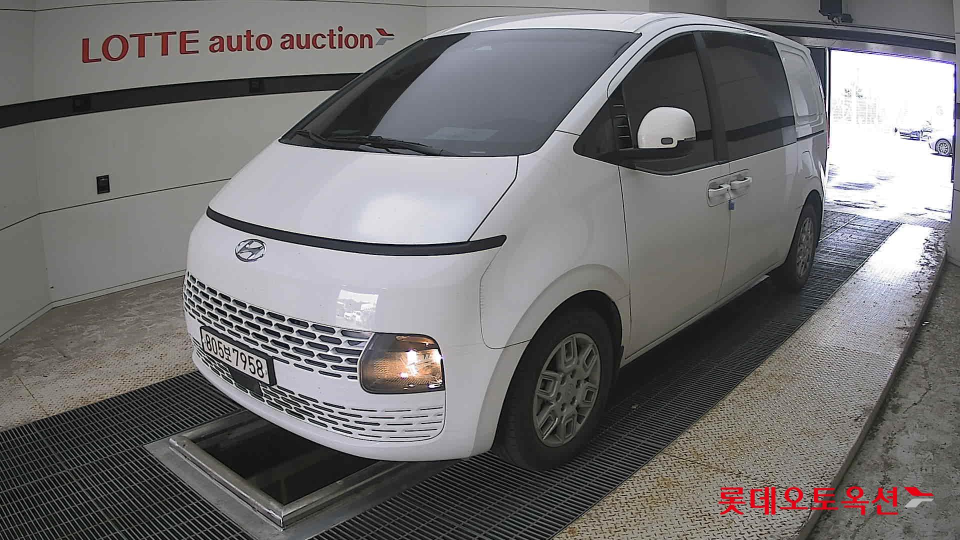 2022 - hyundai staria