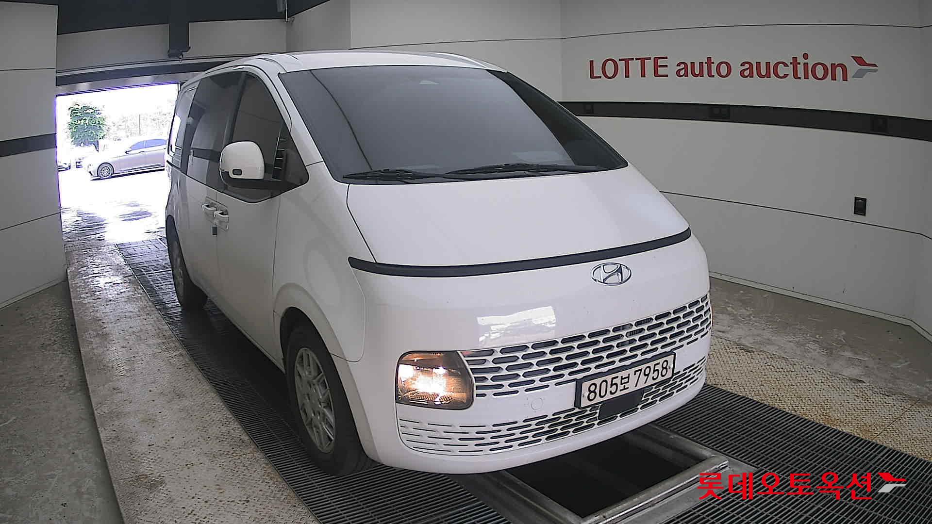 2022 - hyundai staria