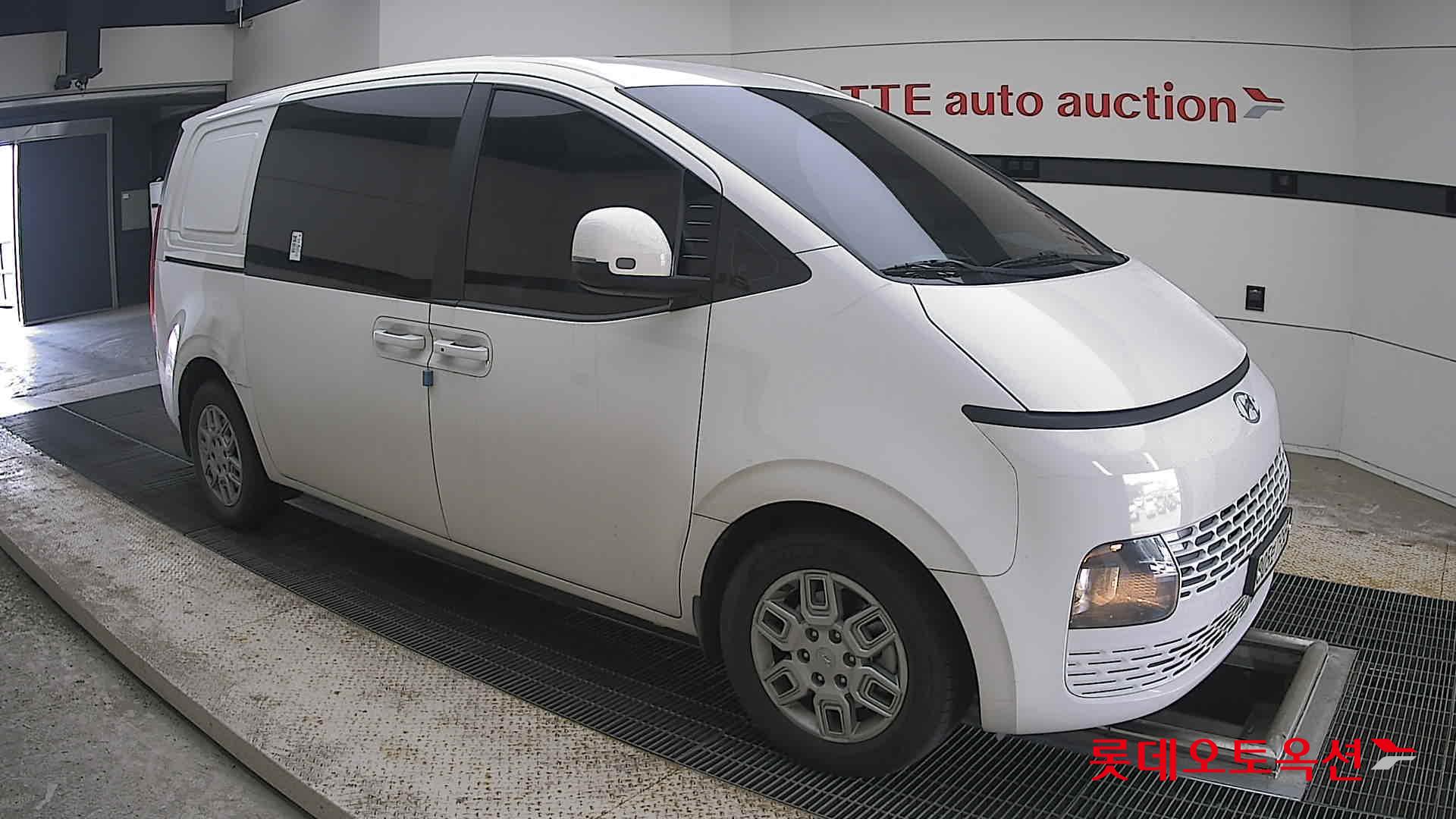 2022 - hyundai staria