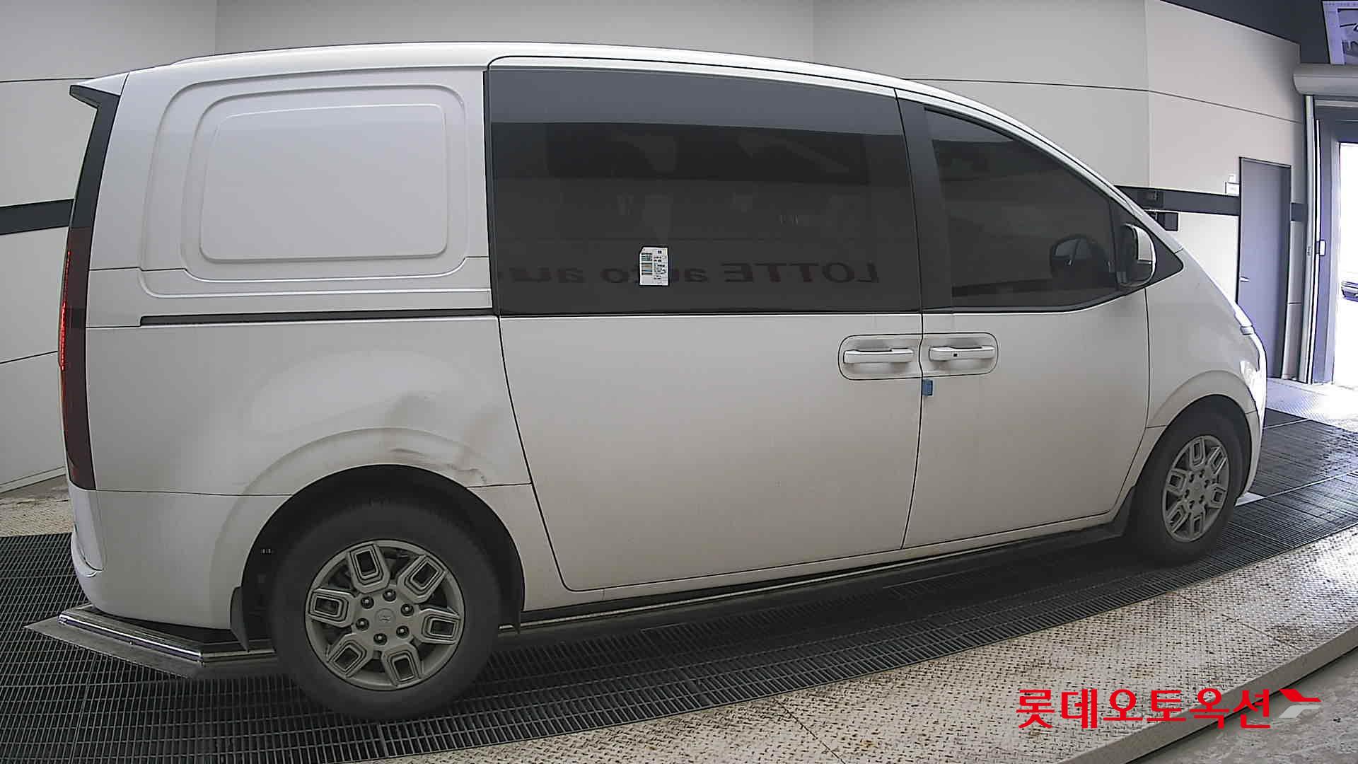 2022 - hyundai staria
