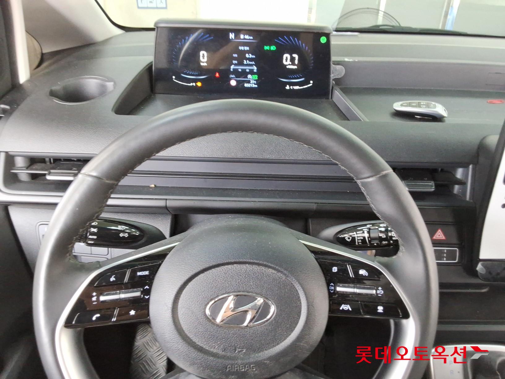 2022 - hyundai staria