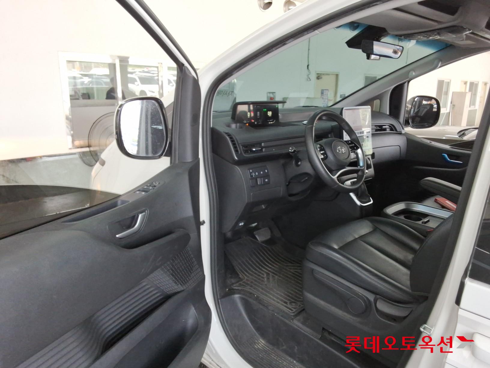 2022 - hyundai staria