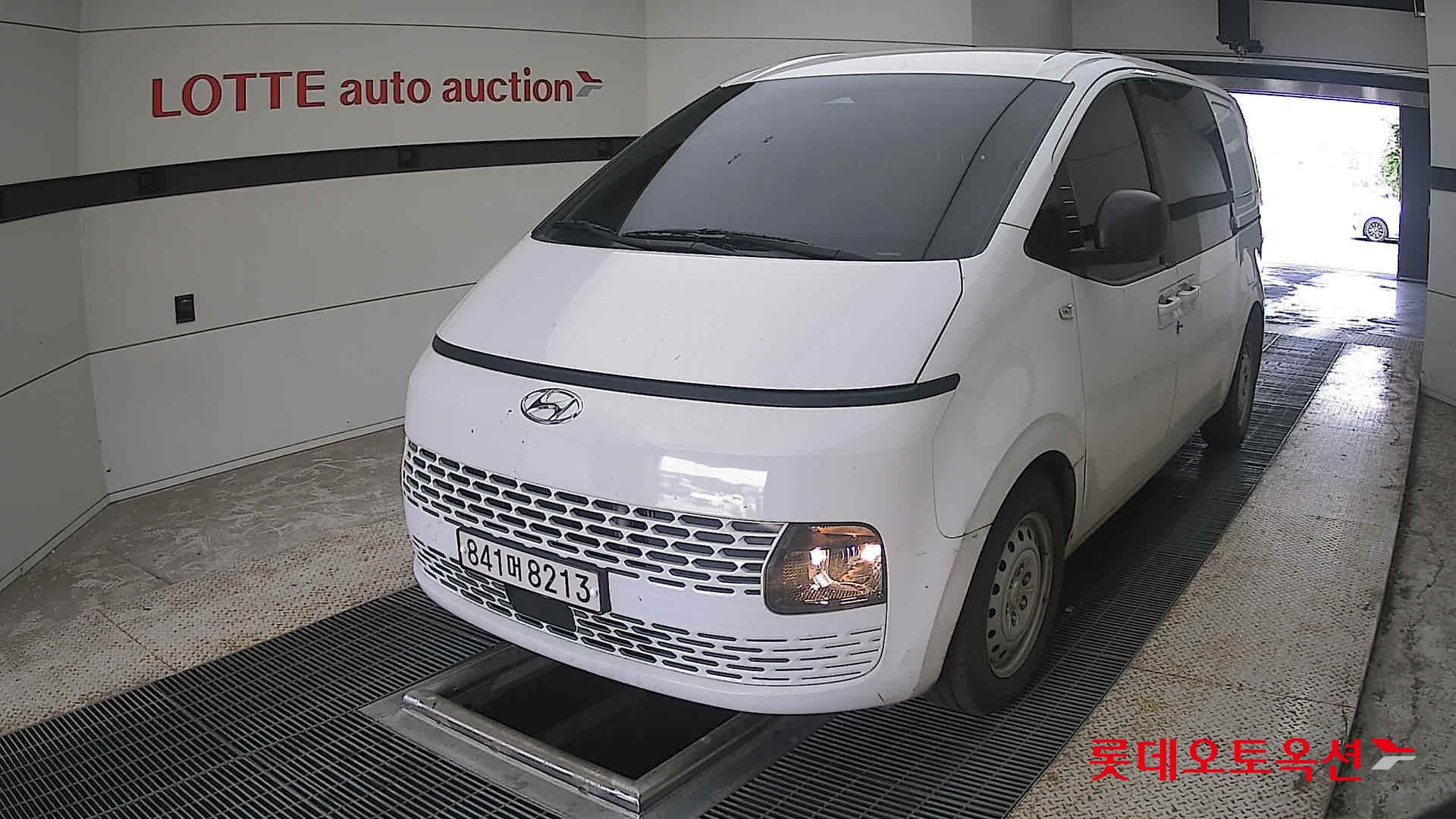 2022 - hyundai staria
