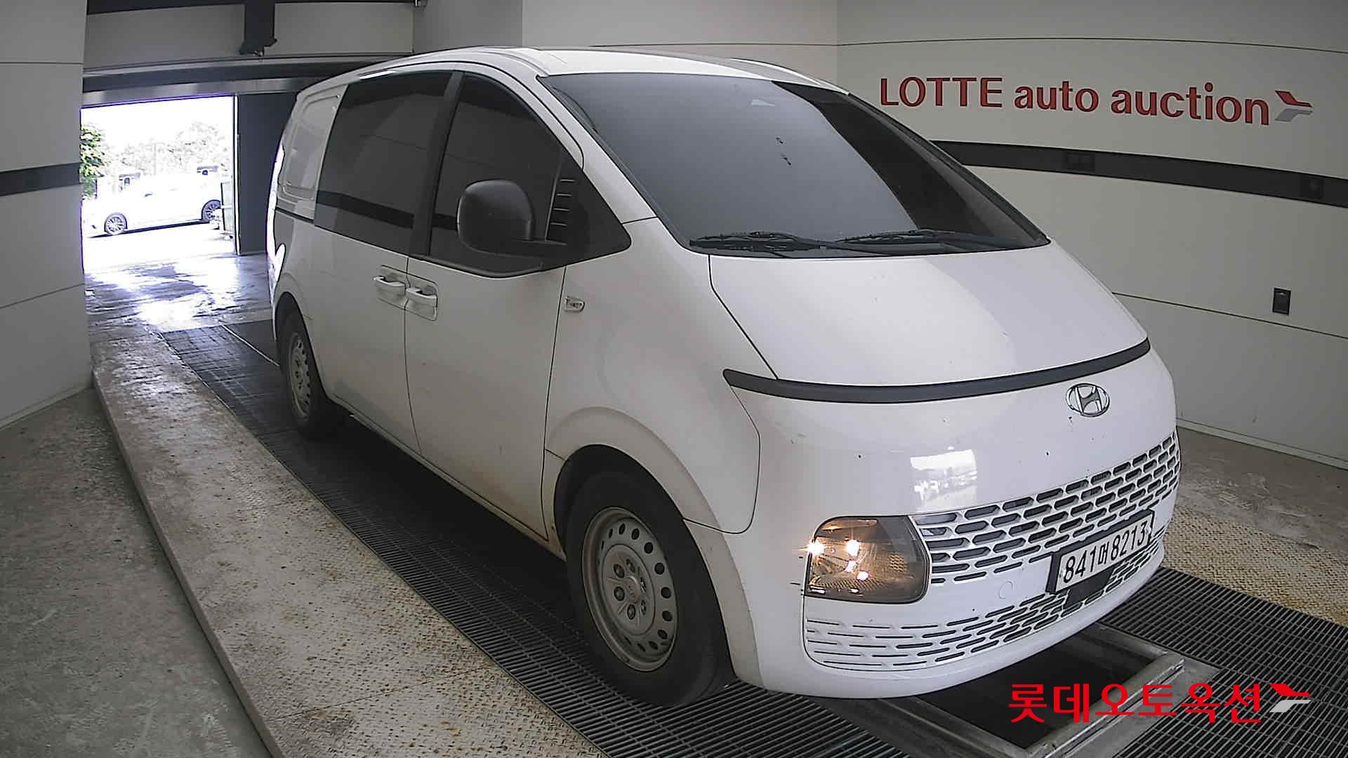 2022 - hyundai staria