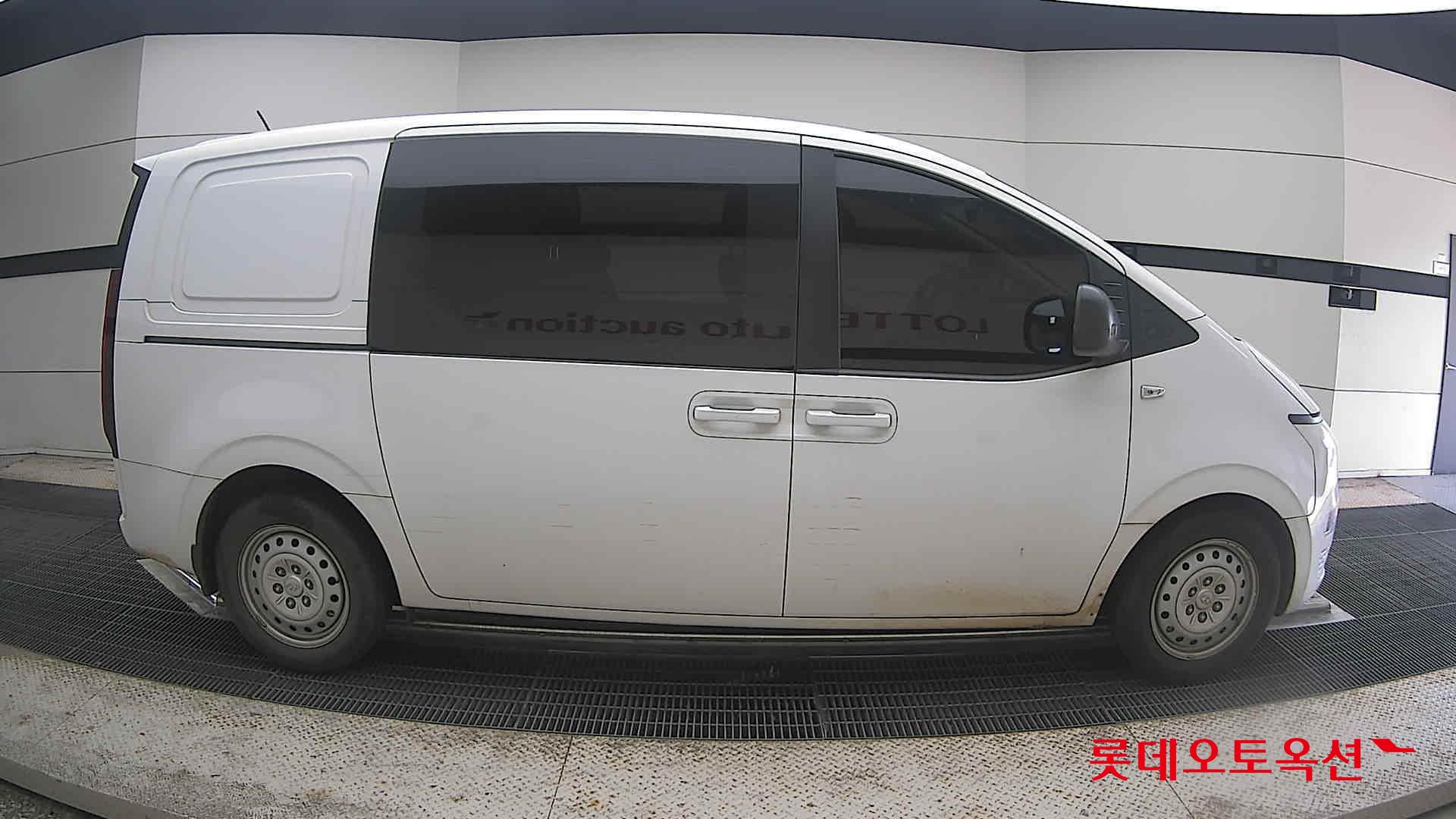 2022 - hyundai staria