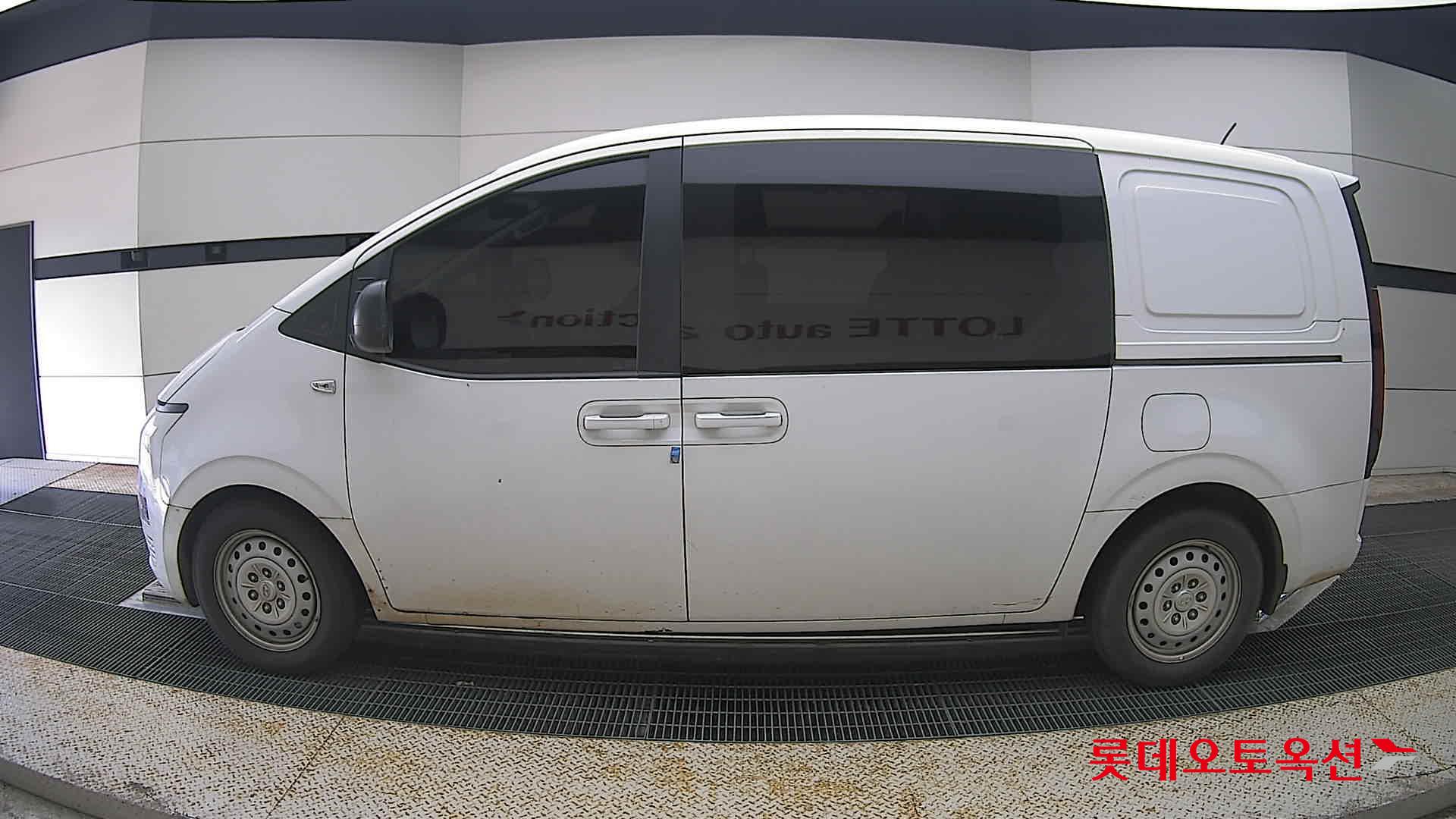 2022 - hyundai staria