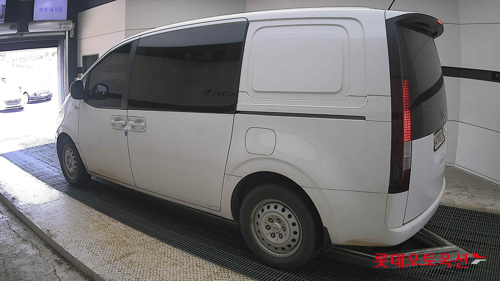 2022 - hyundai staria