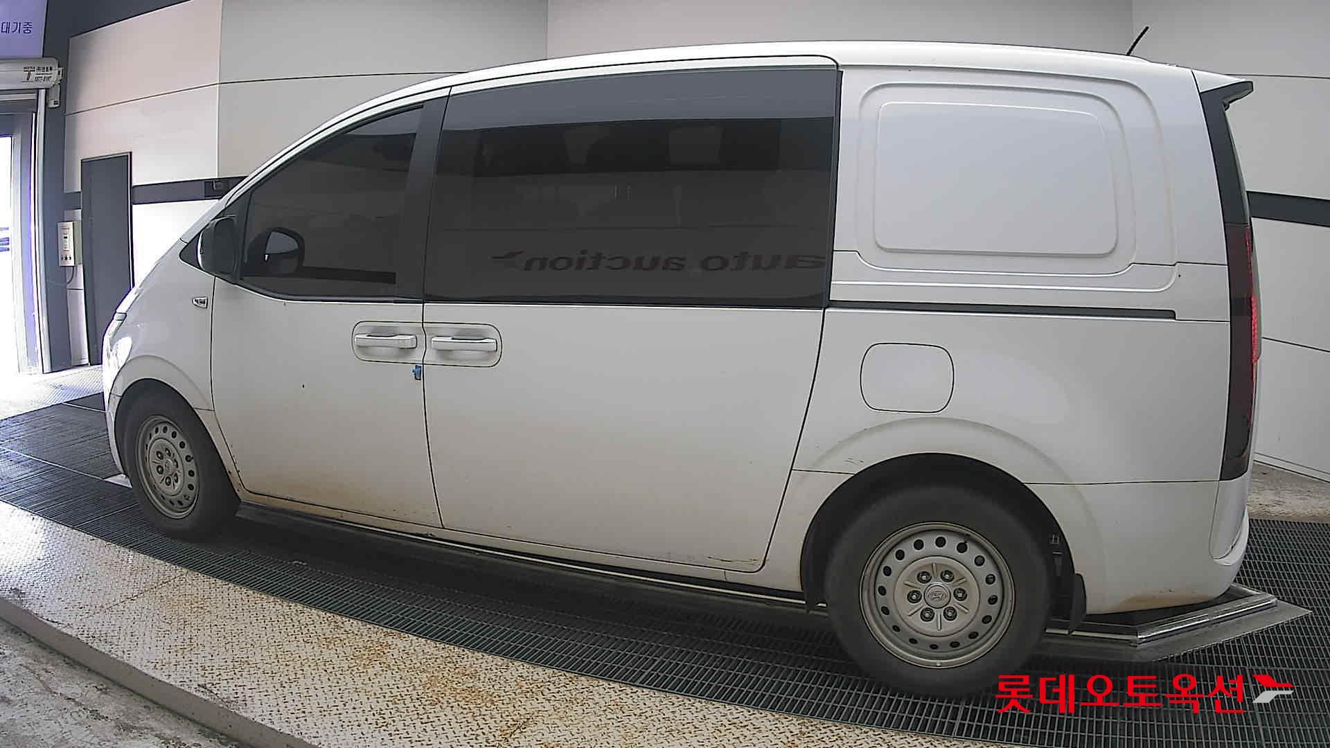 2022 - hyundai staria