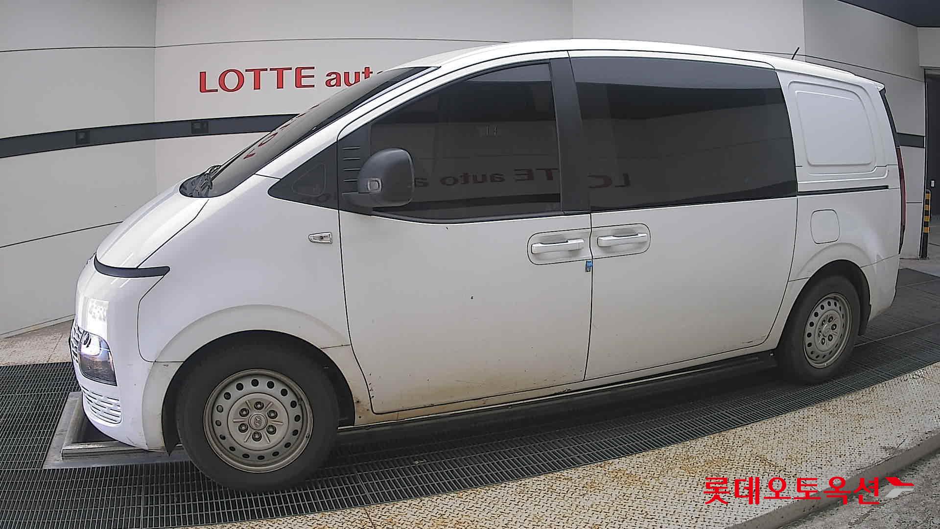2022 - hyundai staria