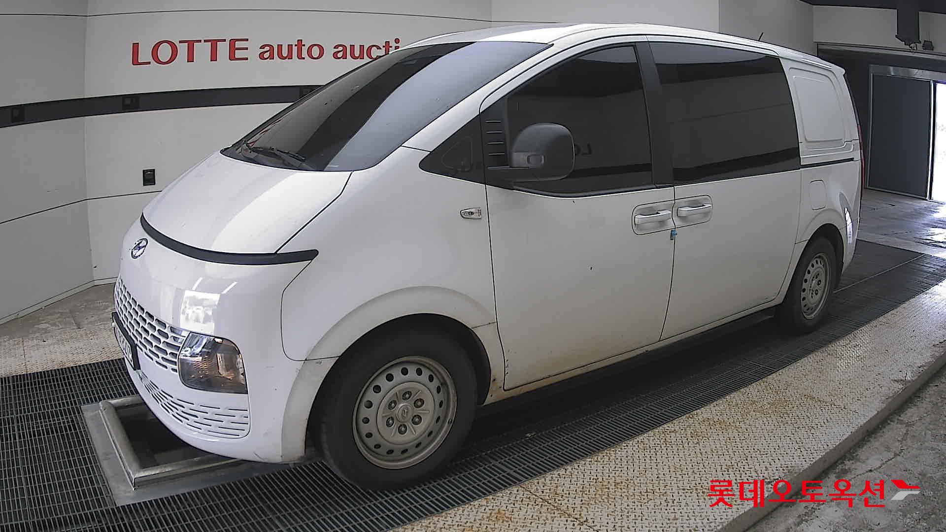 2022 - hyundai staria