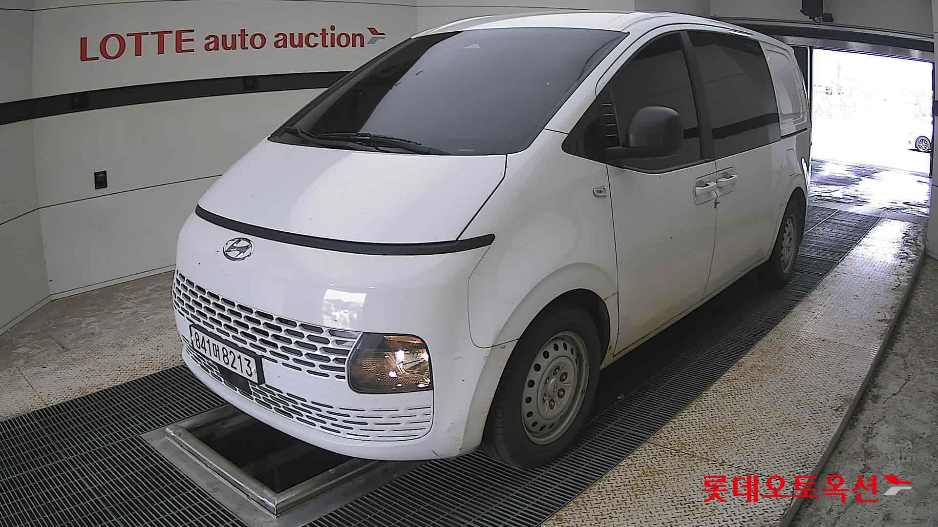 2022 - hyundai staria