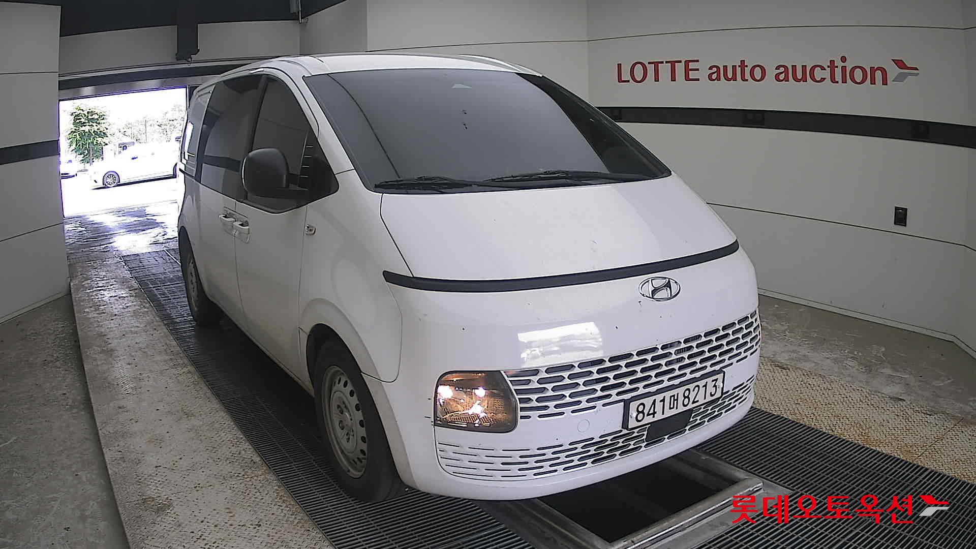 2022 - hyundai staria