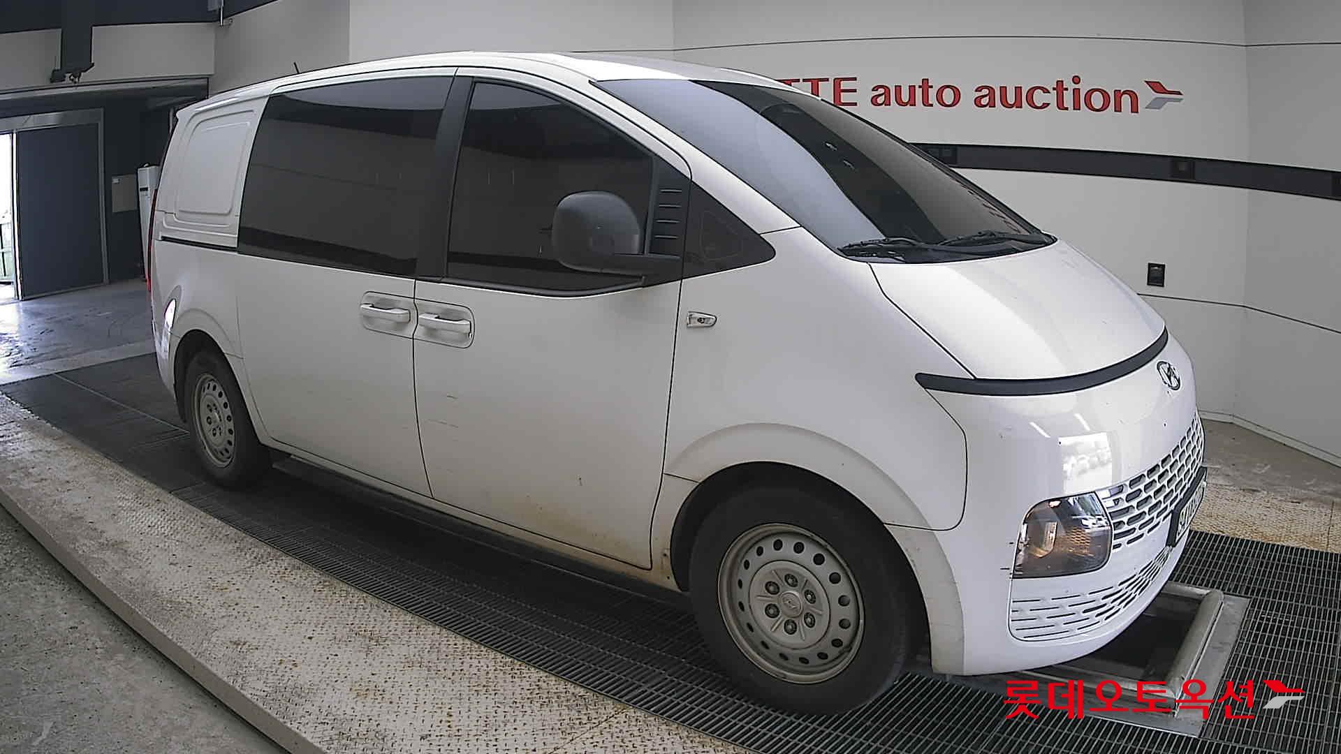 2022 - hyundai staria