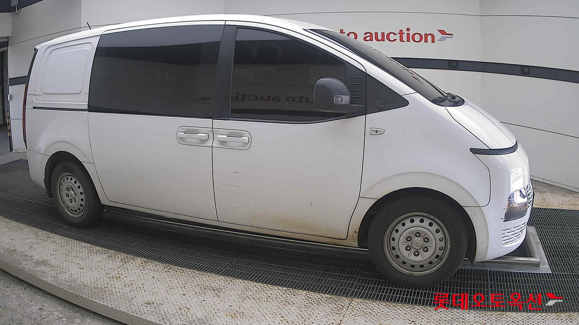 2022 - hyundai staria