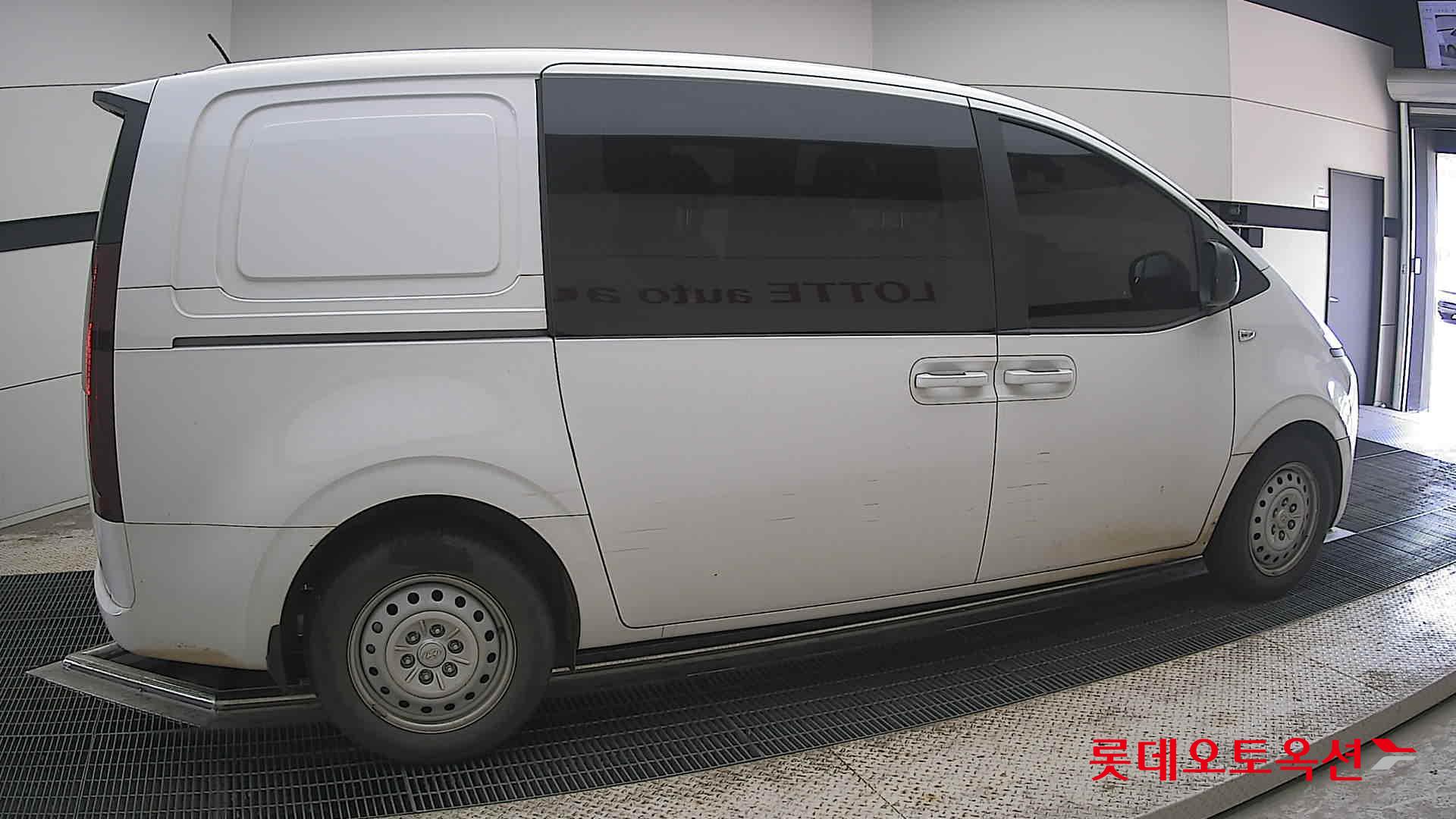 2022 - hyundai staria