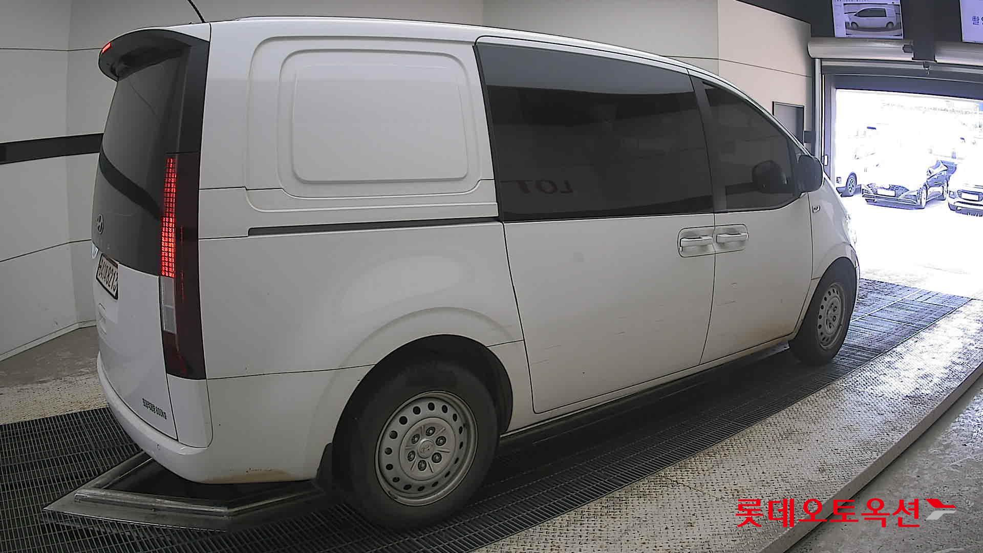 2022 - hyundai staria