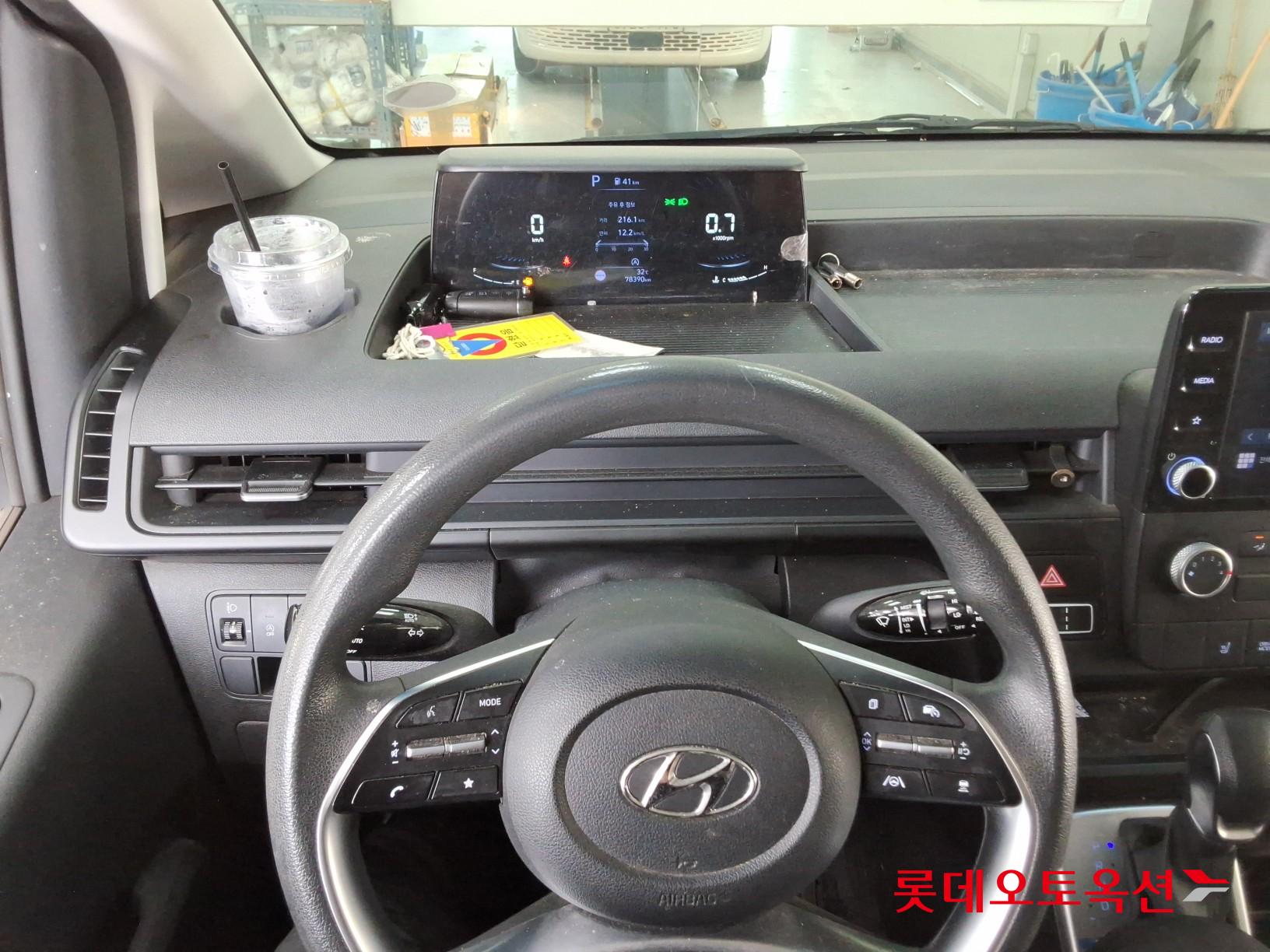 2022 - hyundai staria
