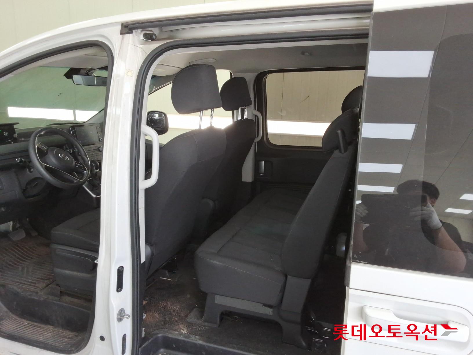 2022 - hyundai staria