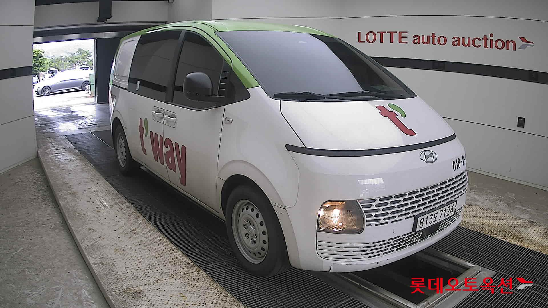 2023 - hyundai staria