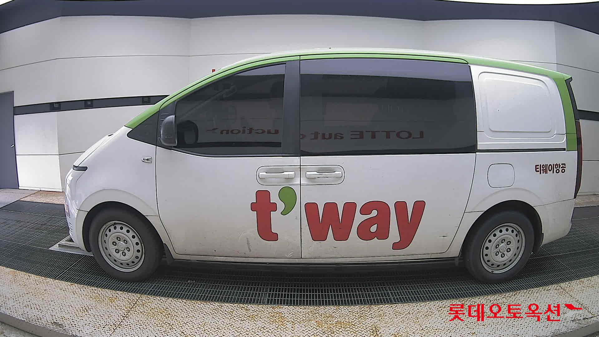 2023 - hyundai staria