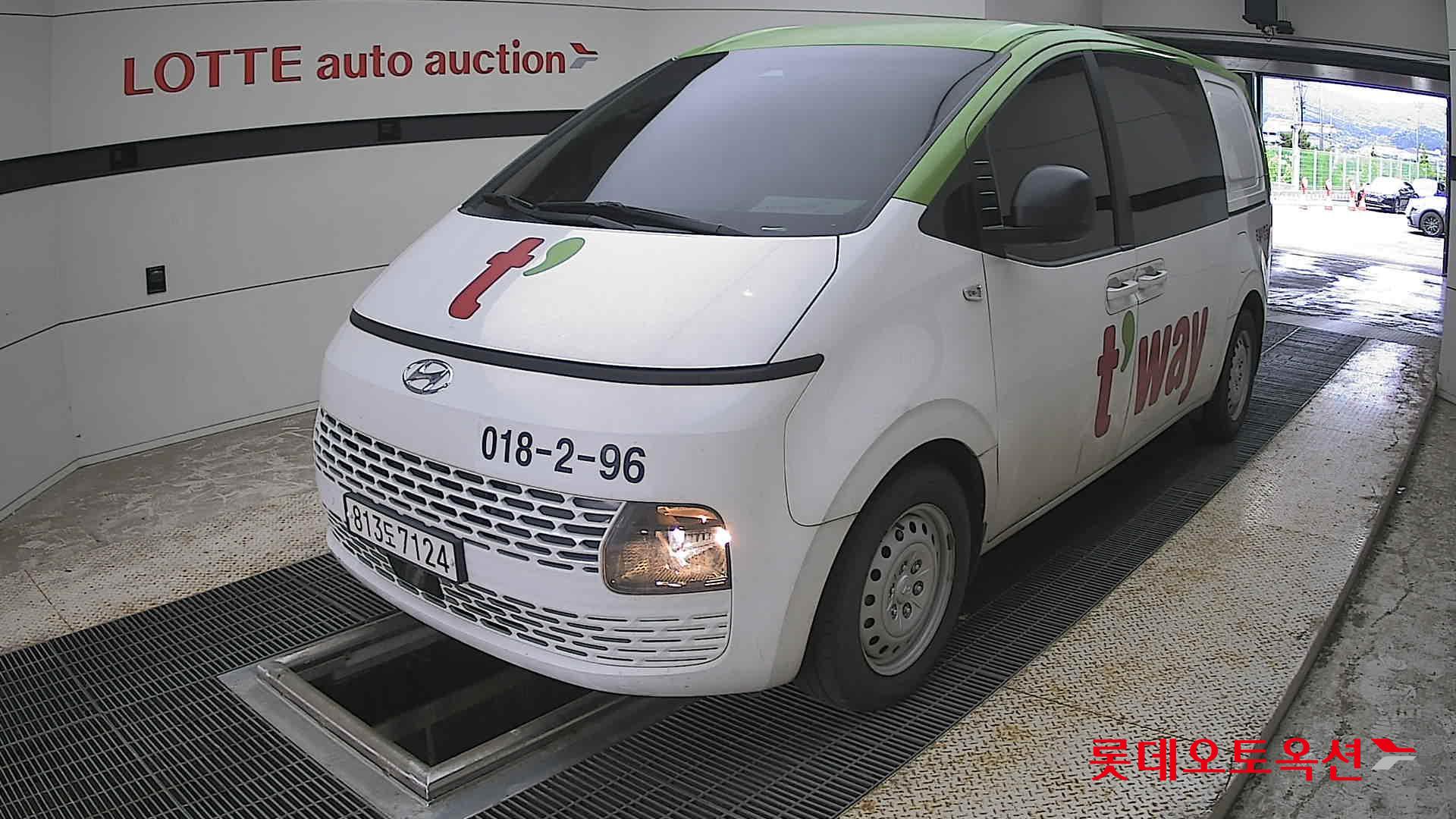 2023 - hyundai staria