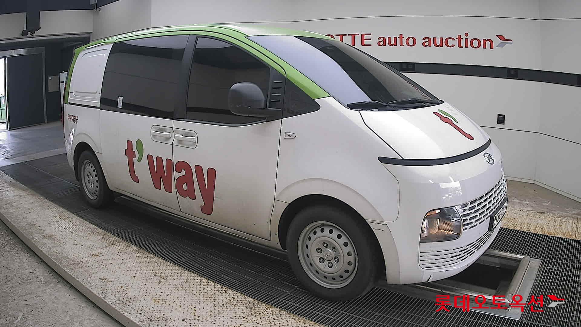 2023 - hyundai staria