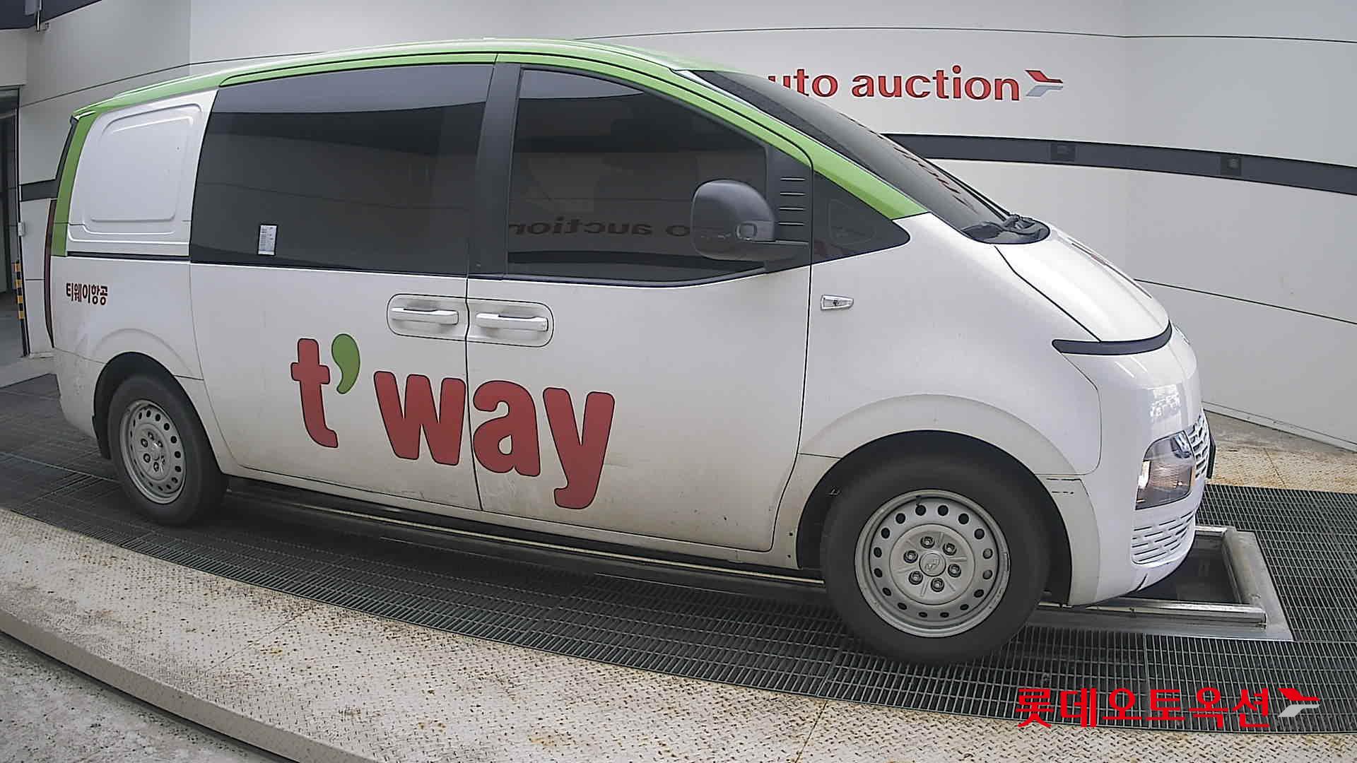 2023 - hyundai staria