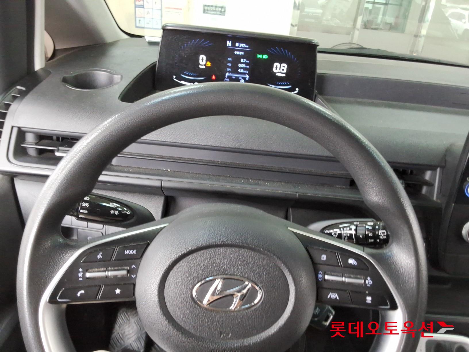 2023 - hyundai staria