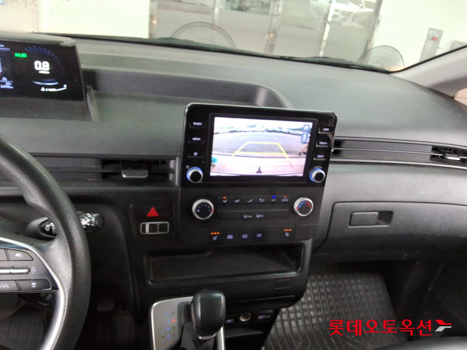 2023 - hyundai staria