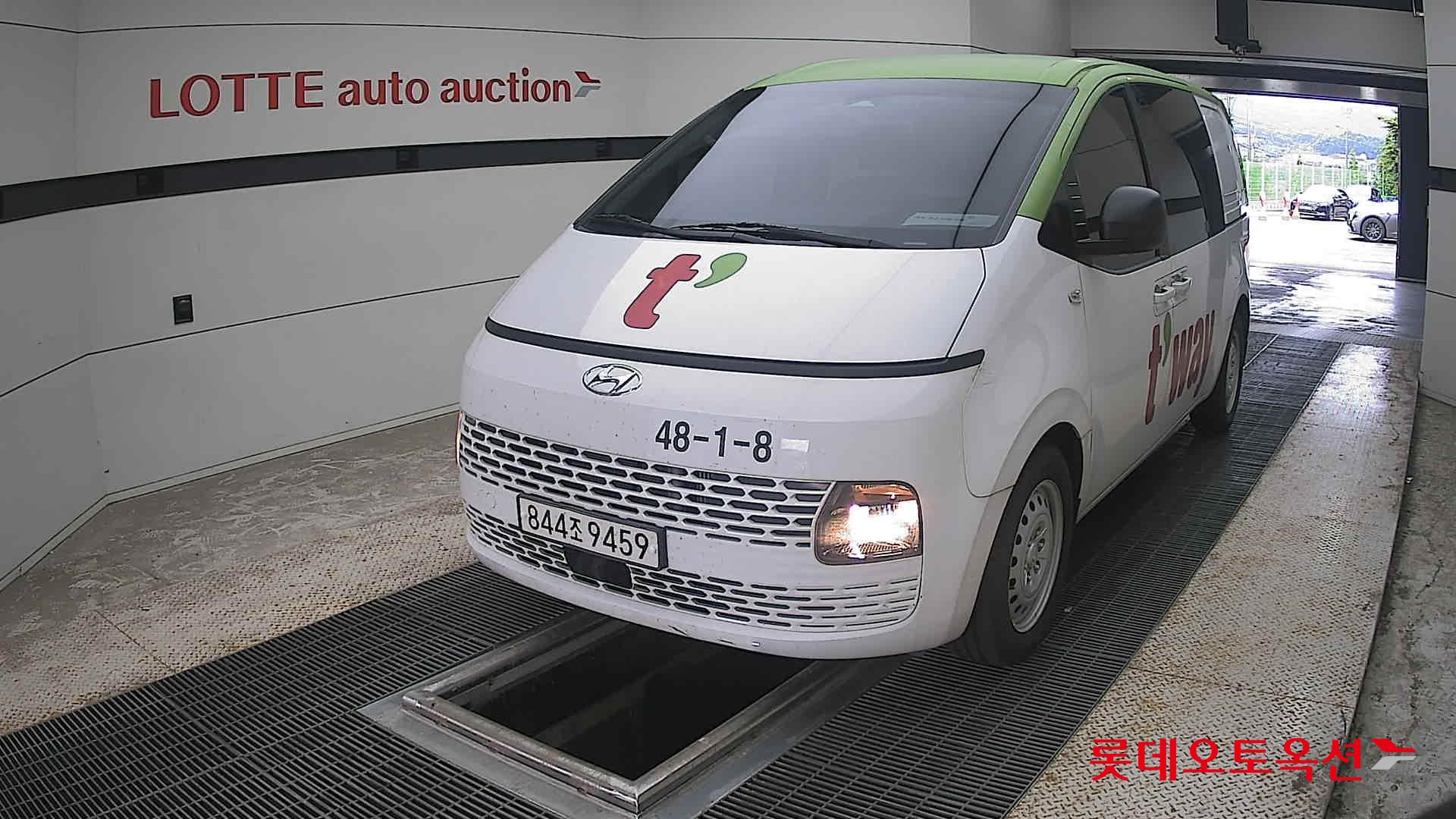 2023 - hyundai staria