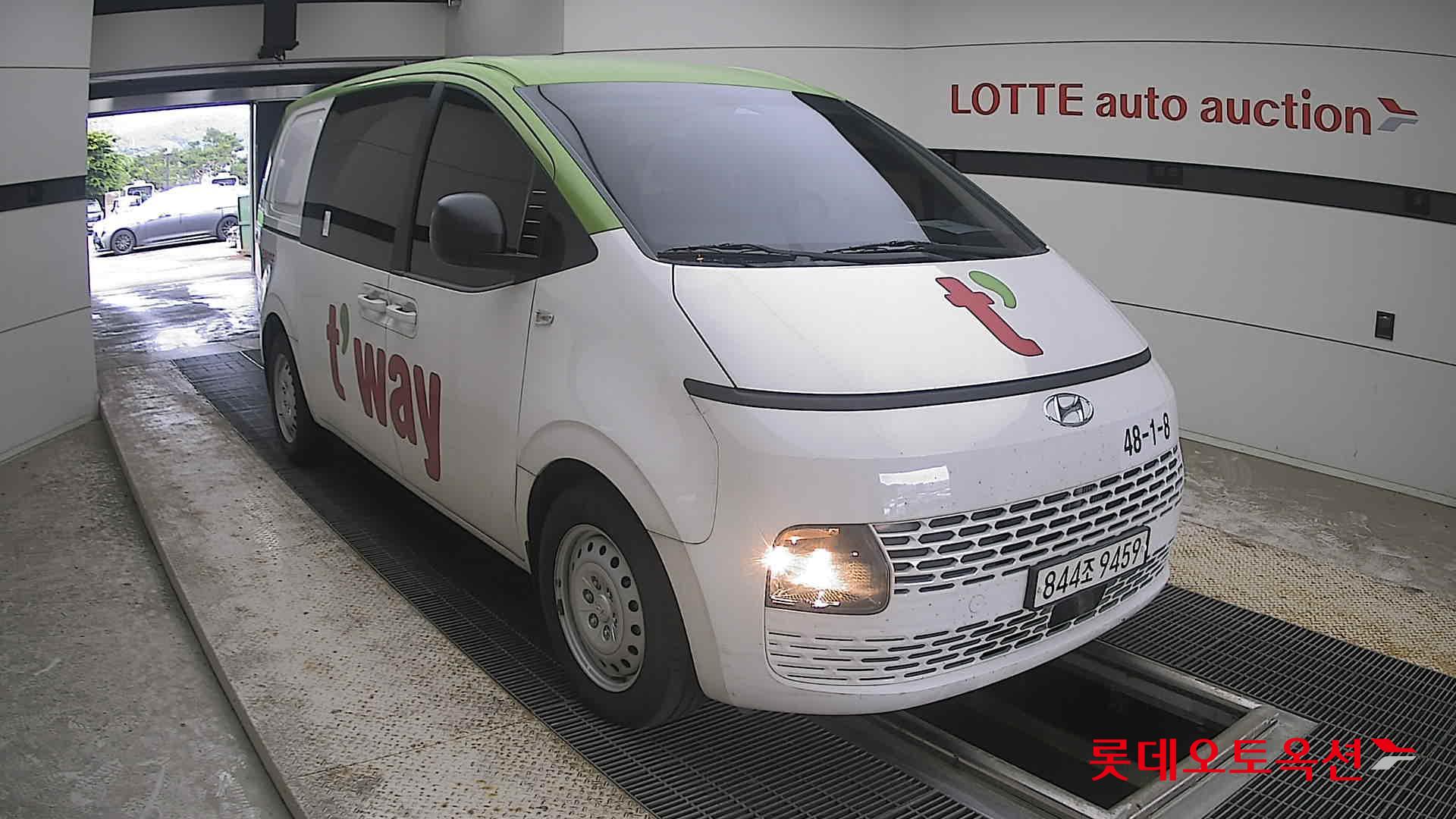 2023 - hyundai staria