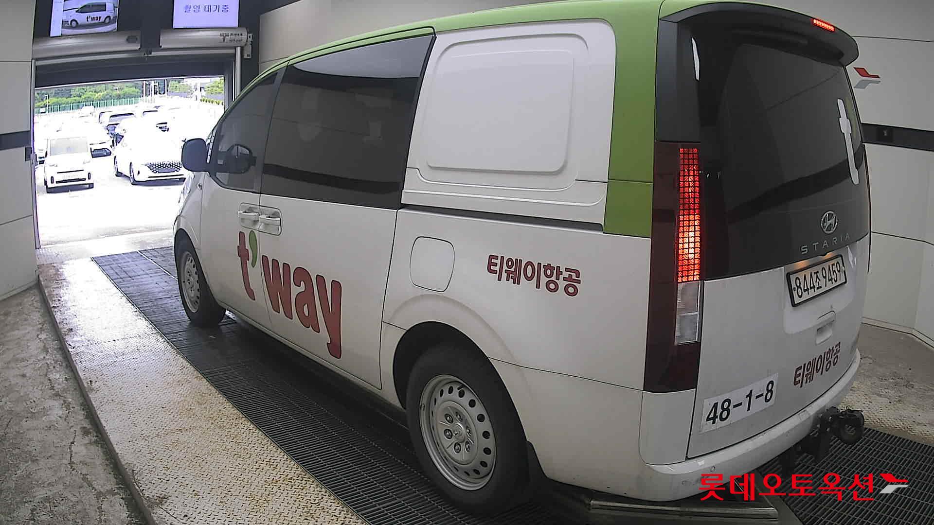 2023 - hyundai staria