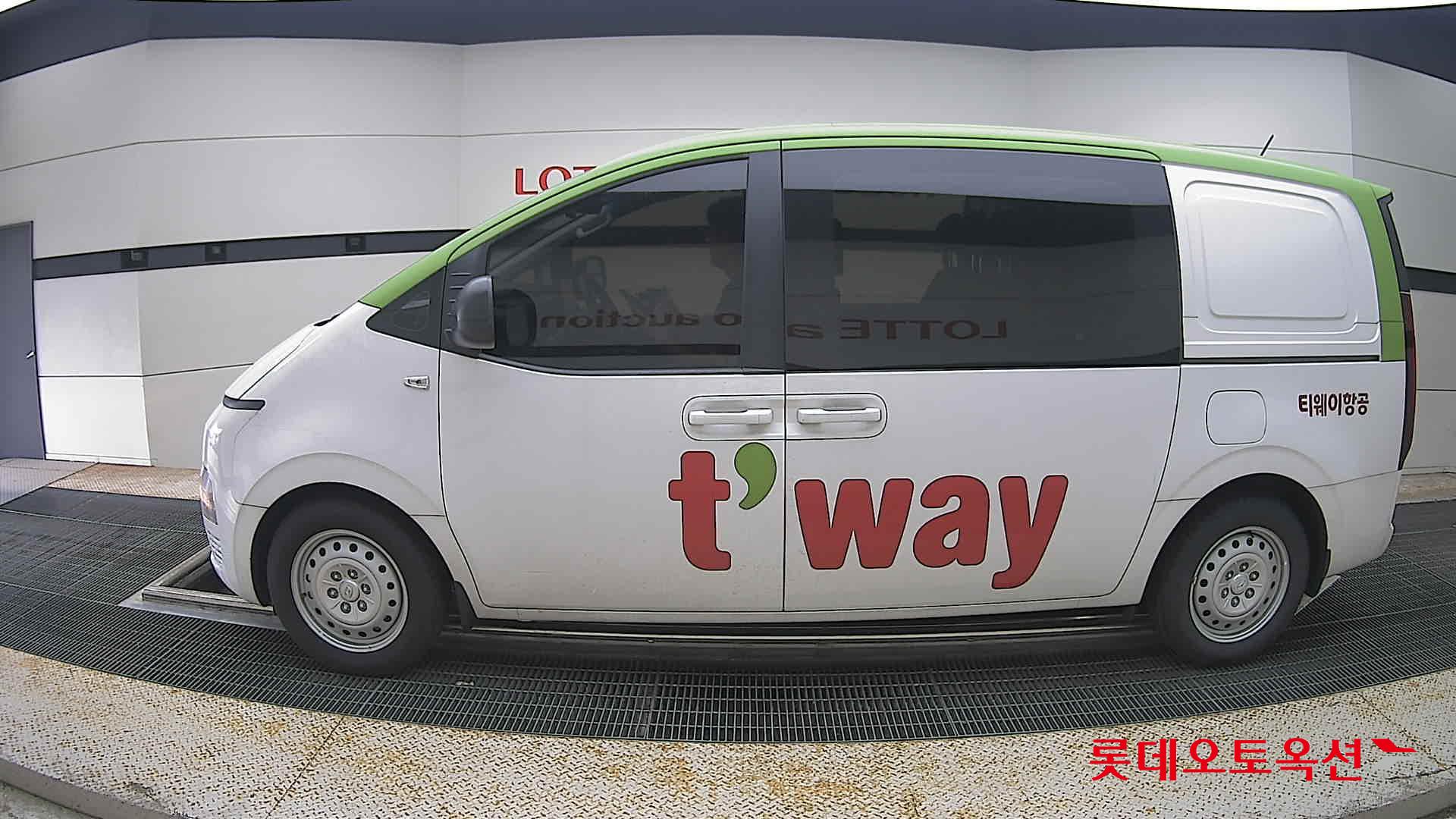 2023 - hyundai staria