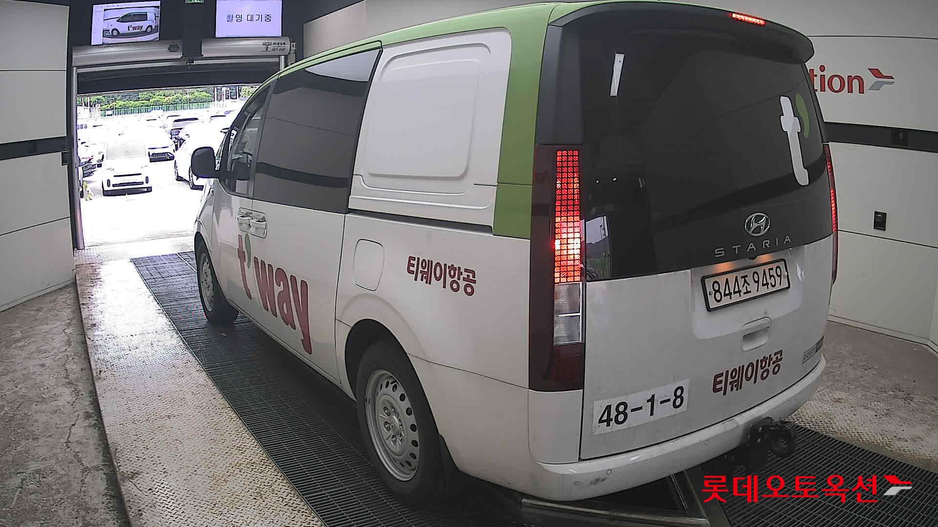 2023 - hyundai staria