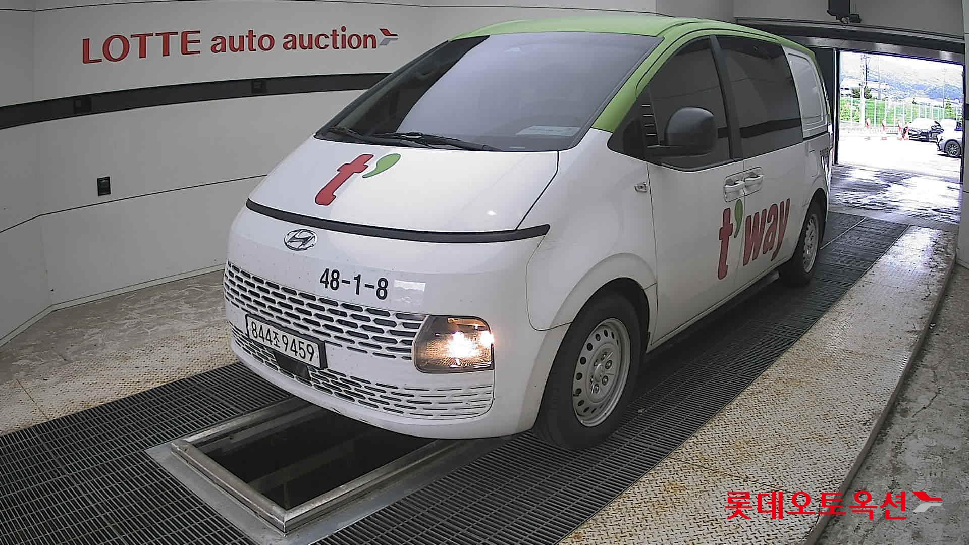 2023 - hyundai staria