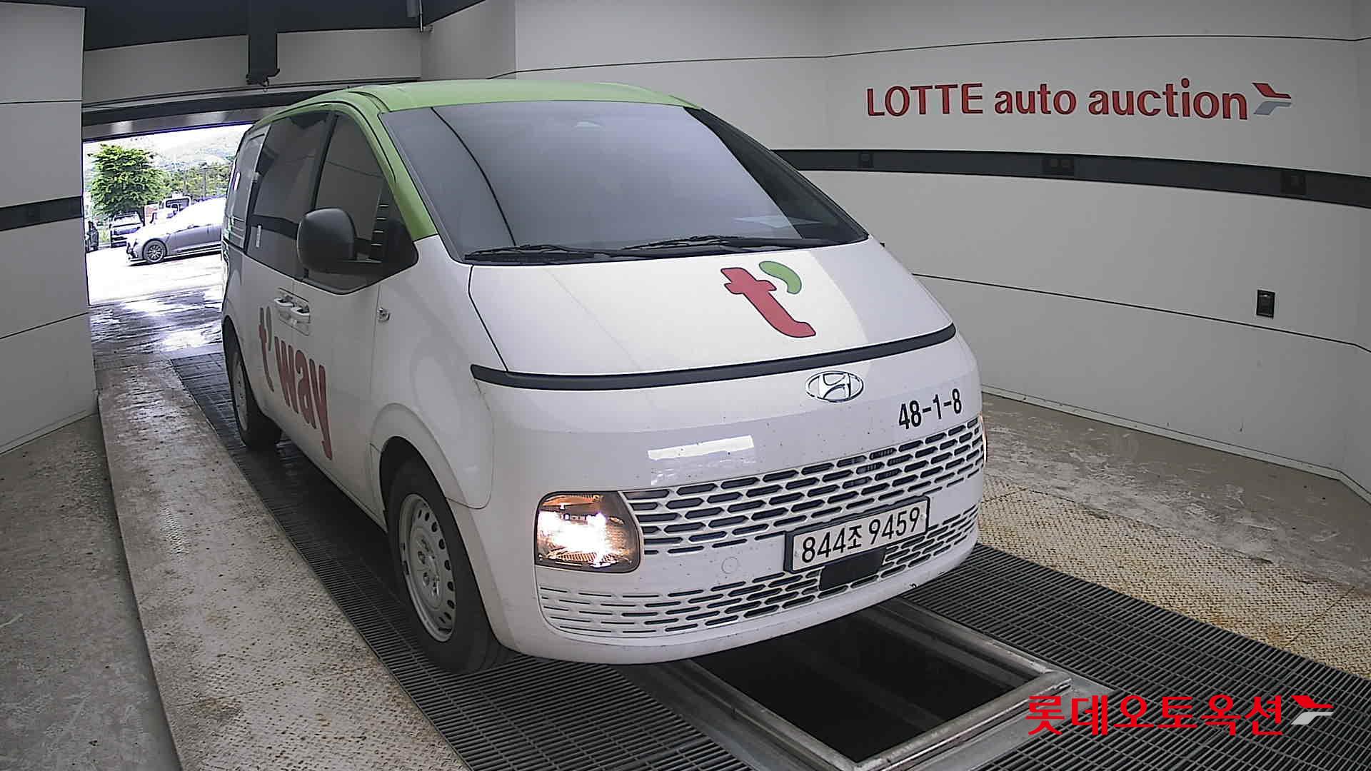2023 - hyundai staria