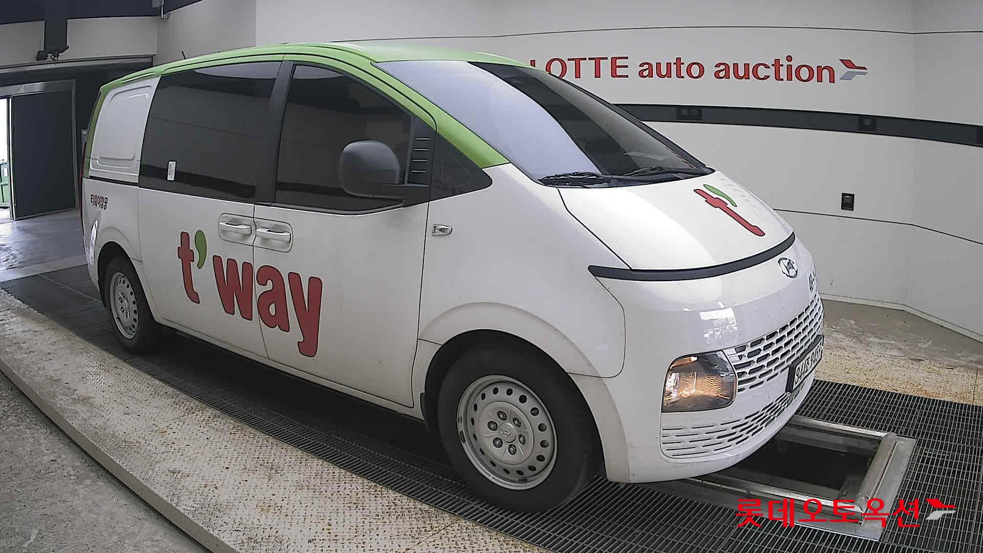 2023 - hyundai staria