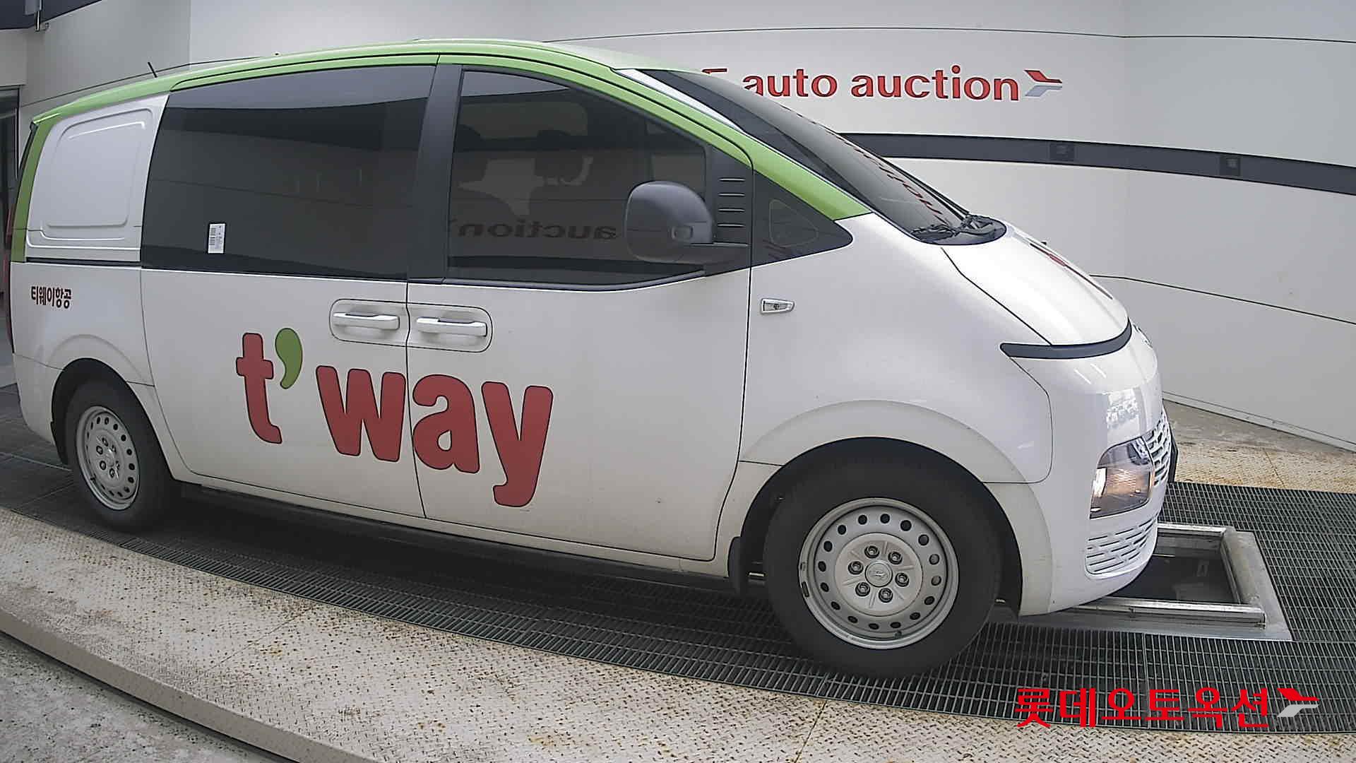 2023 - hyundai staria