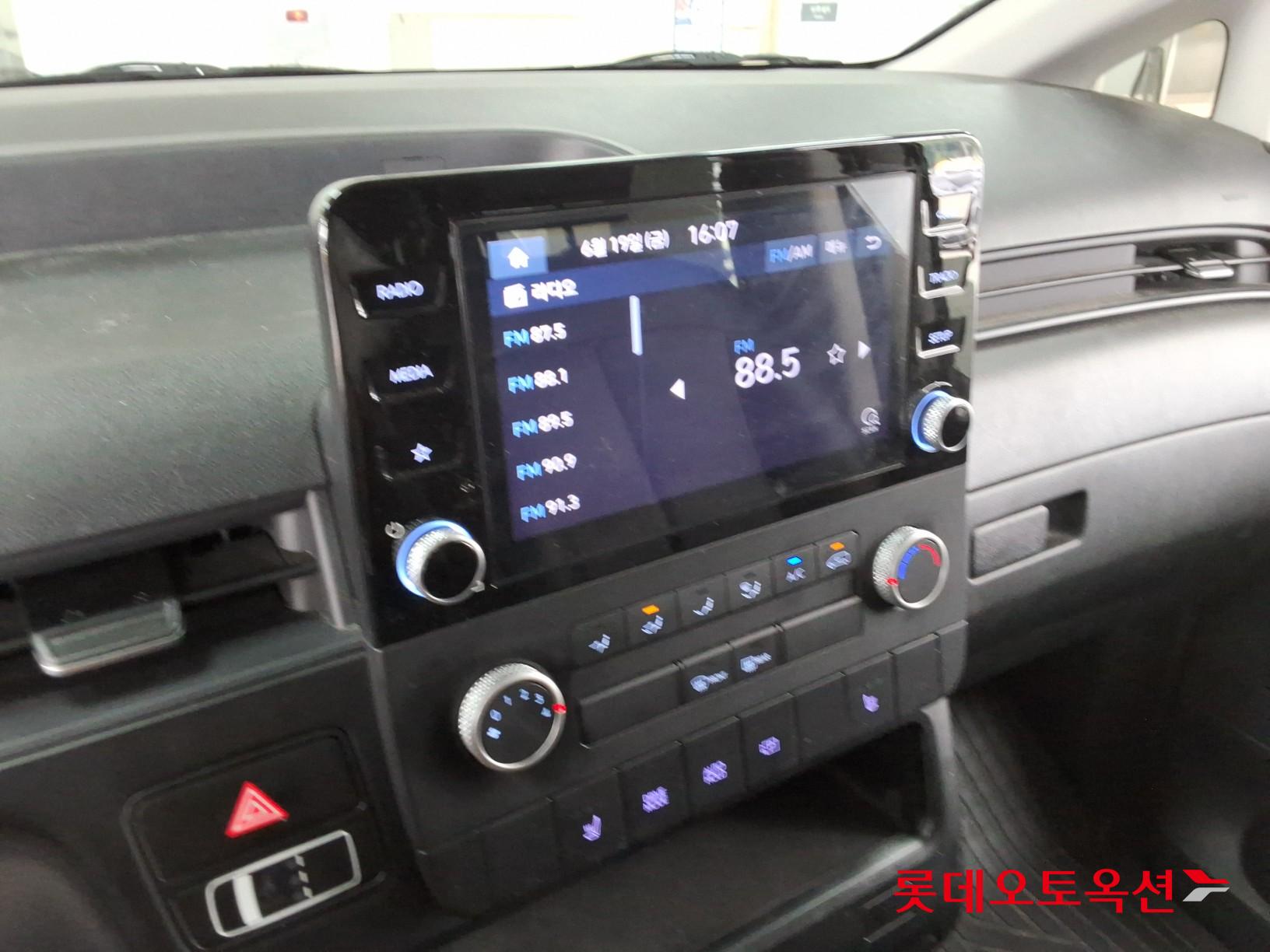 2023 - hyundai staria