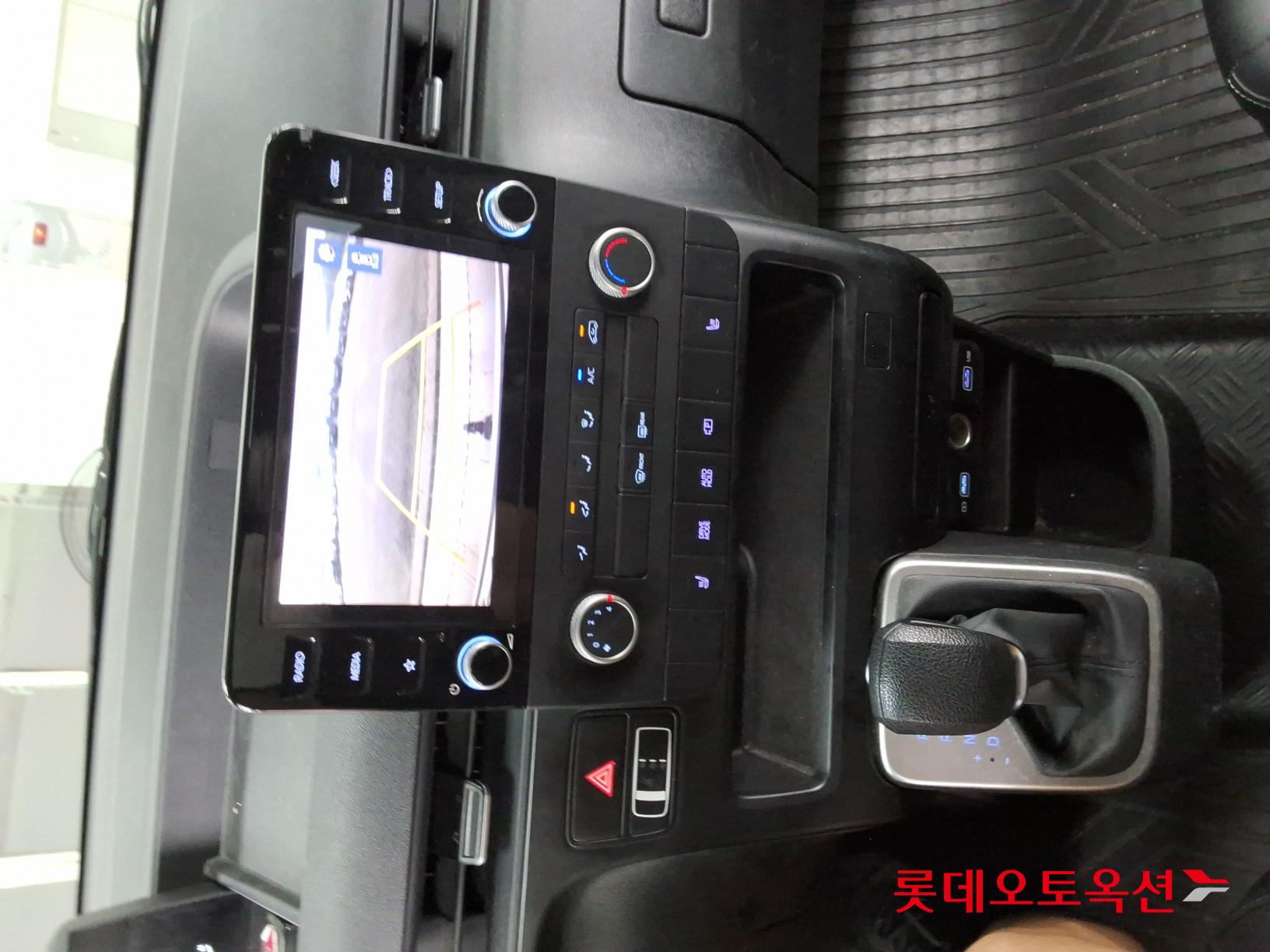 2023 - hyundai staria